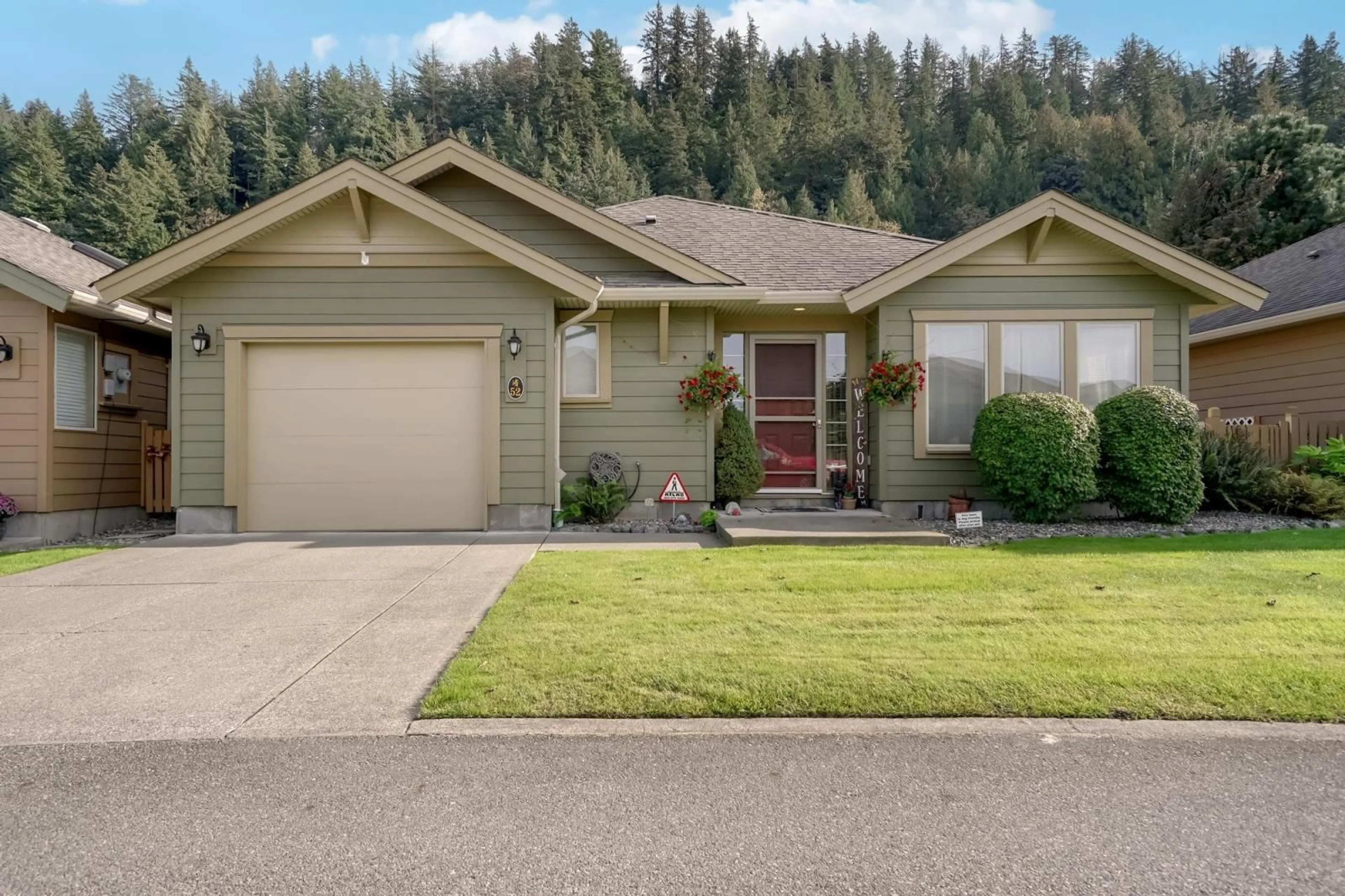 Home with vinyl exterior material, street for 52 46000 THOMAS ROAD|Vedder Crossing, Chilliwack British Columbia V2R5W6