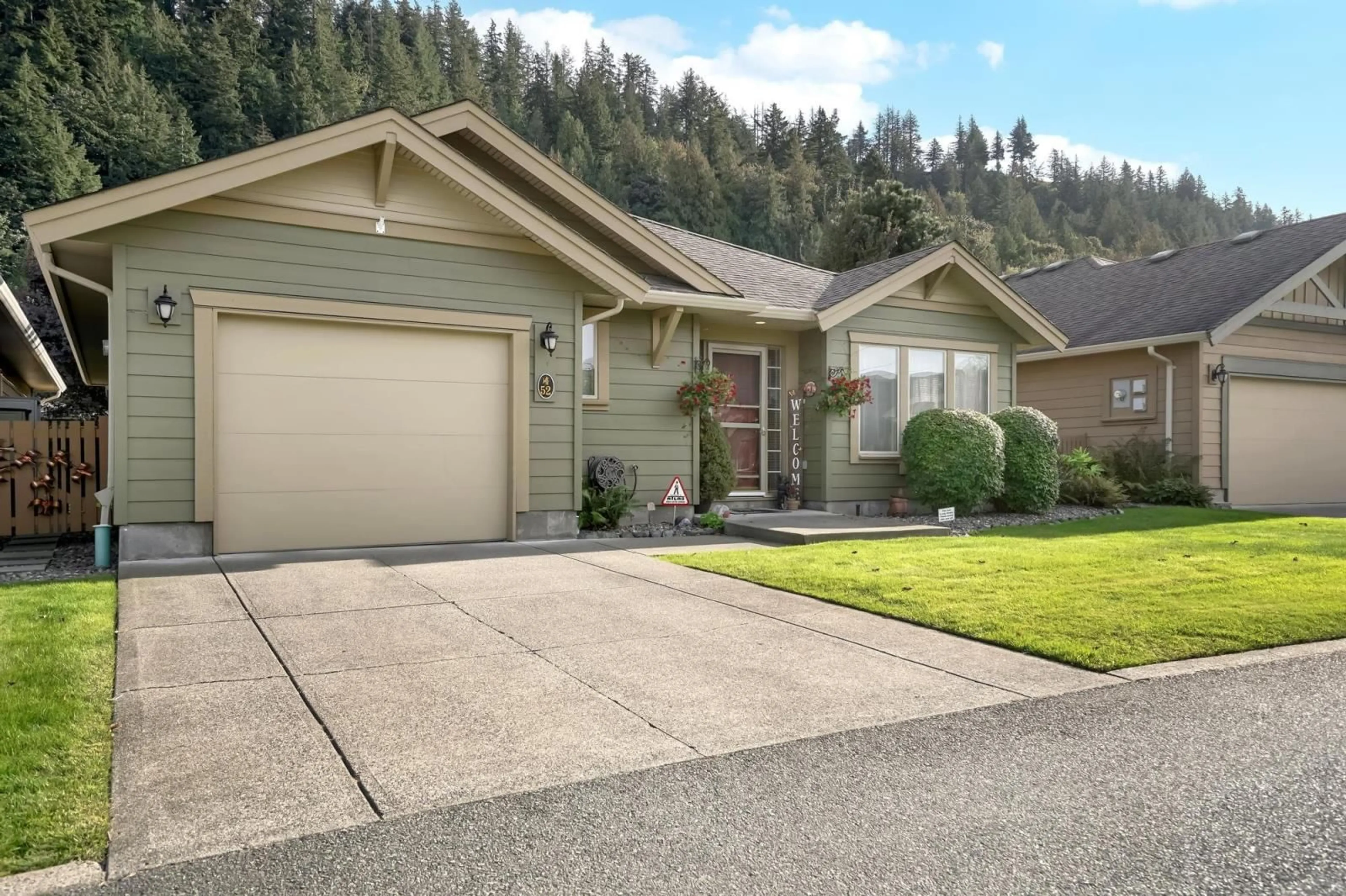 Home with vinyl exterior material, street for 52 46000 THOMAS ROAD|Vedder Crossing, Chilliwack British Columbia V2R5W6