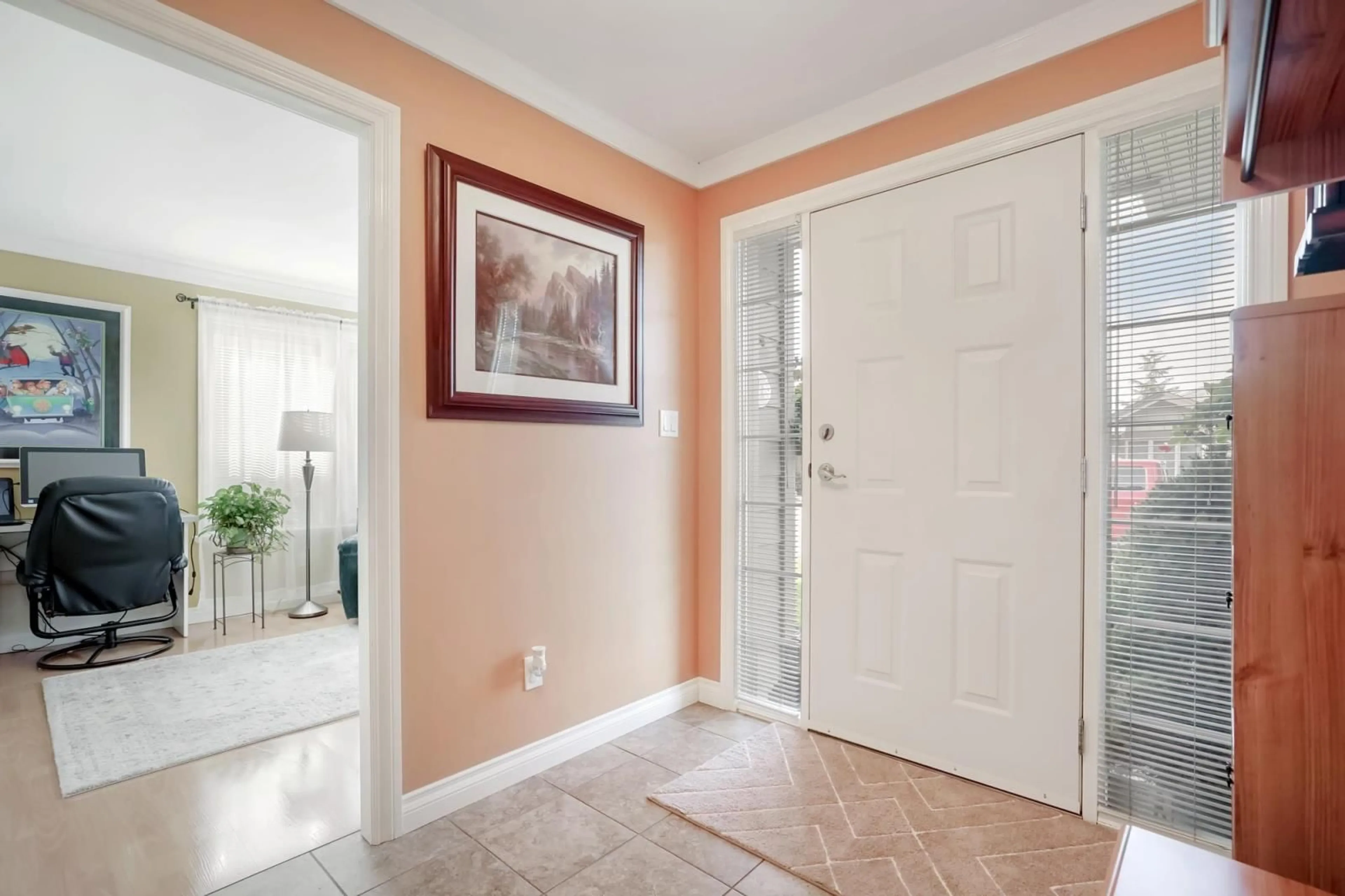 Indoor entryway for 52 46000 THOMAS ROAD|Vedder Crossing, Chilliwack British Columbia V2R5W6