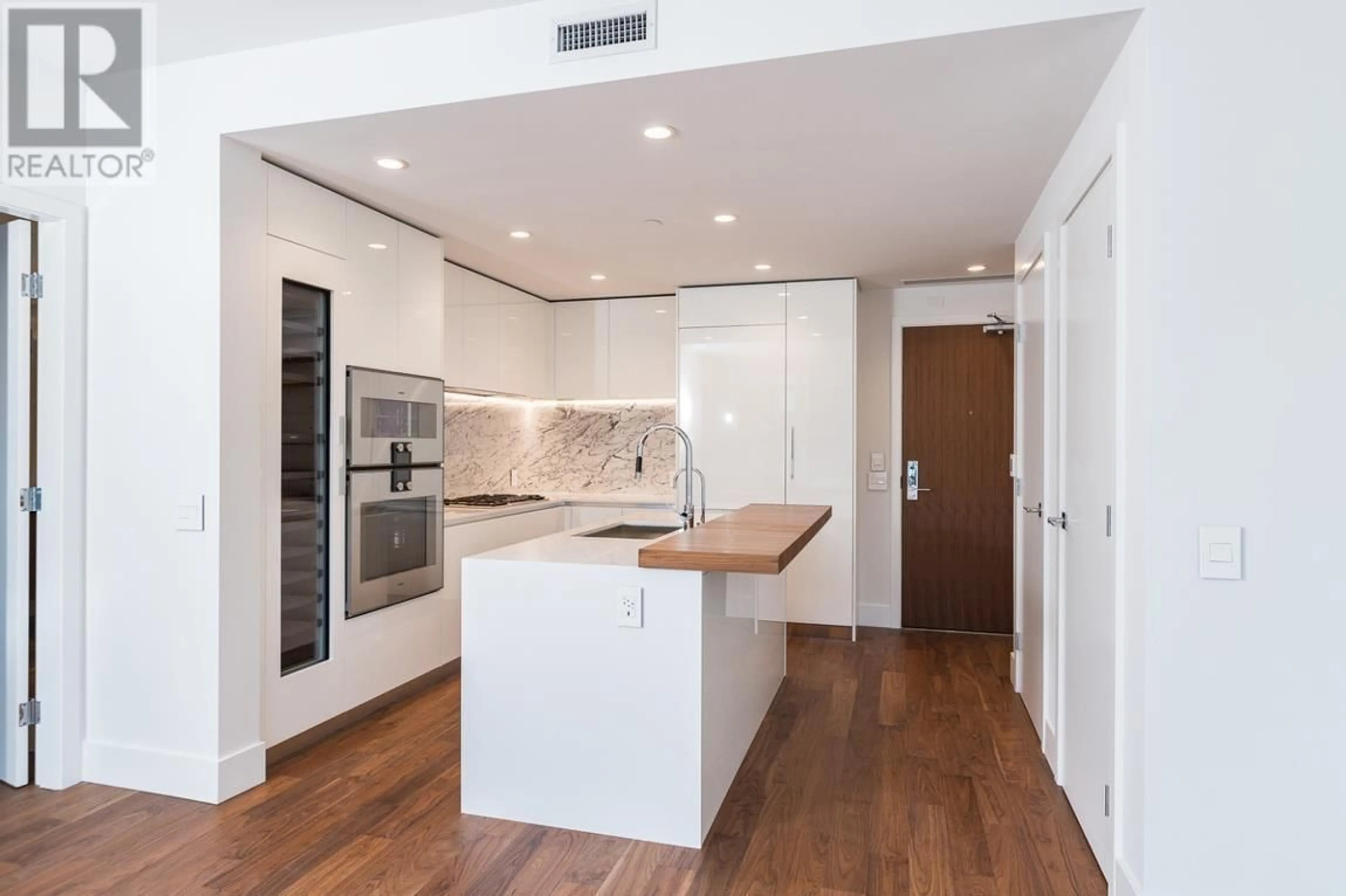 Contemporary kitchen, wood/laminate floor for 401 - 389 59TH AVENUE, Vancouver British Columbia V5X0J4