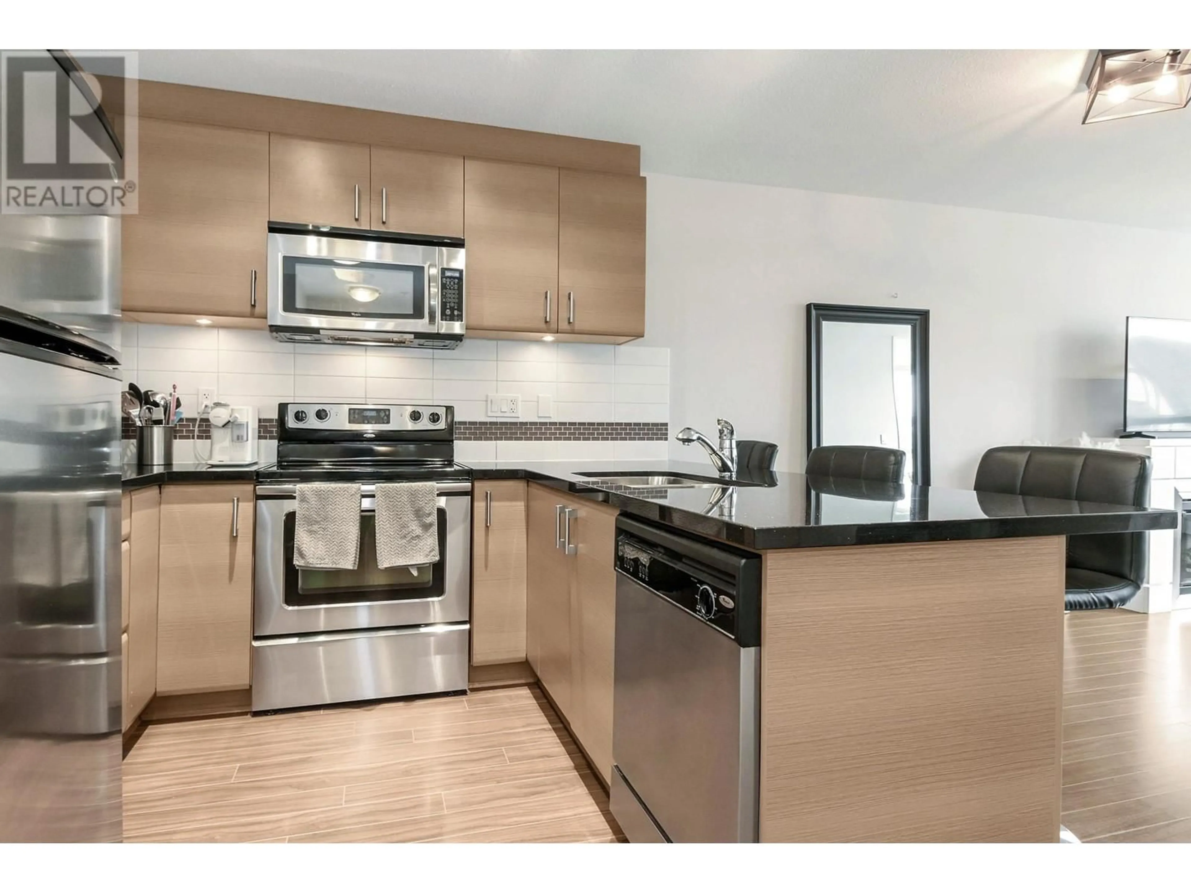 Standard kitchen, unknown for 202 12069 HARRIS ROAD, Pitt Meadows British Columbia V3Y0C8