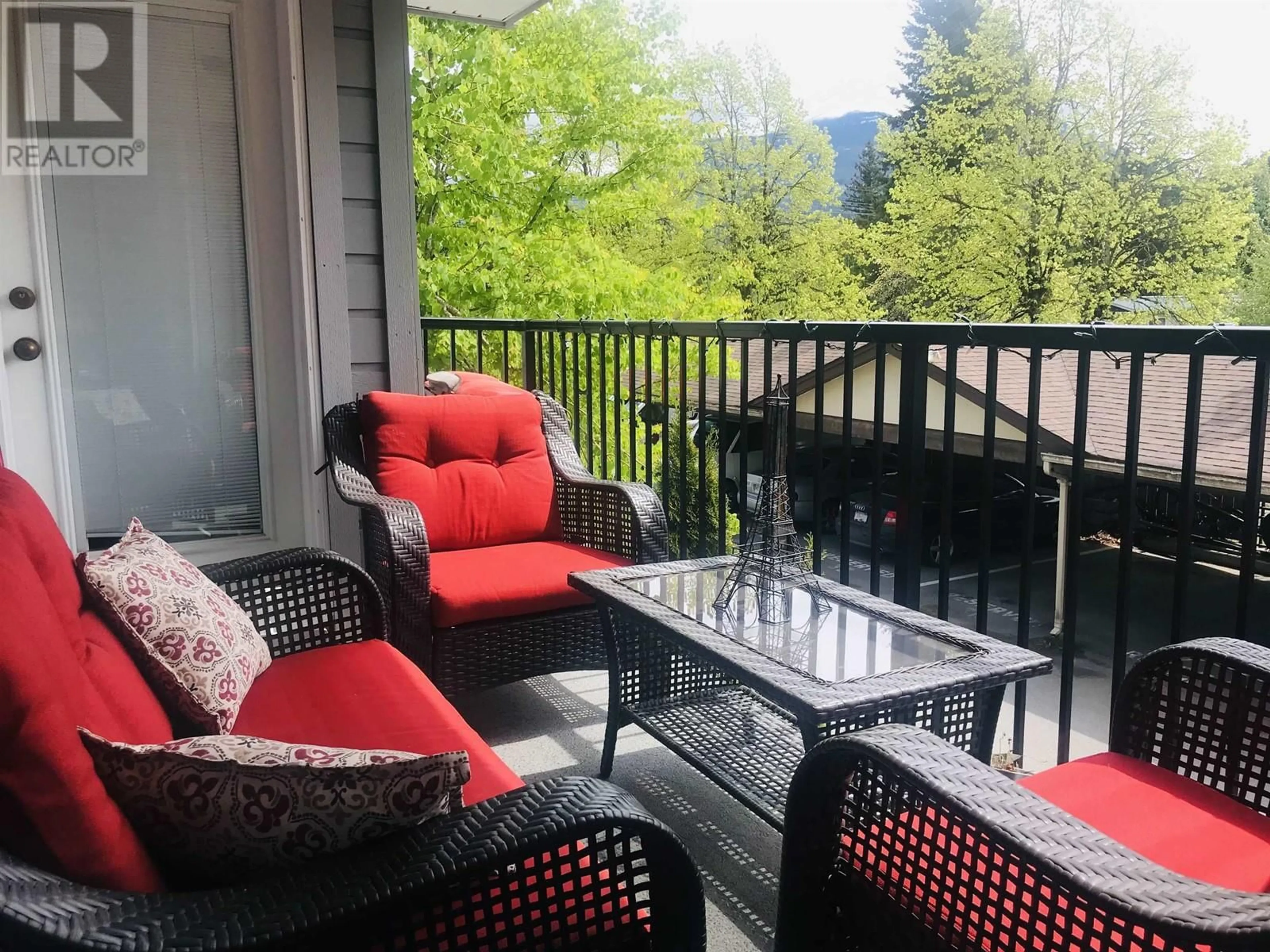 Balcony in the apartment, water/lake/river/ocean view for 202 40100 WILLOW CRESCENT, Squamish British Columbia V8B0L8