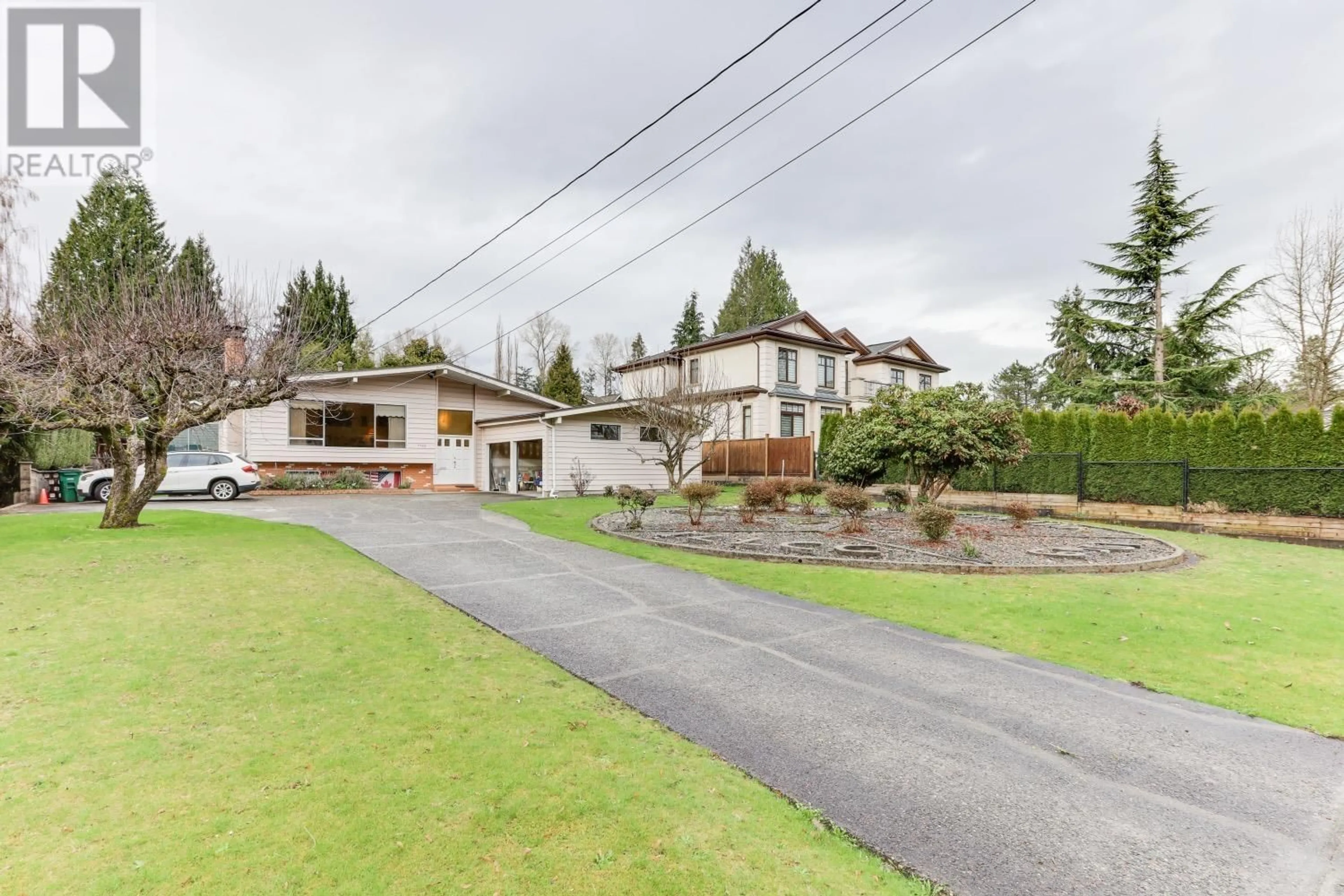 A pic from outside/outdoor area/front of a property/back of a property/a pic from drone, unknown for 7765 GOVERNMENT ROAD, Burnaby British Columbia V5A2C7