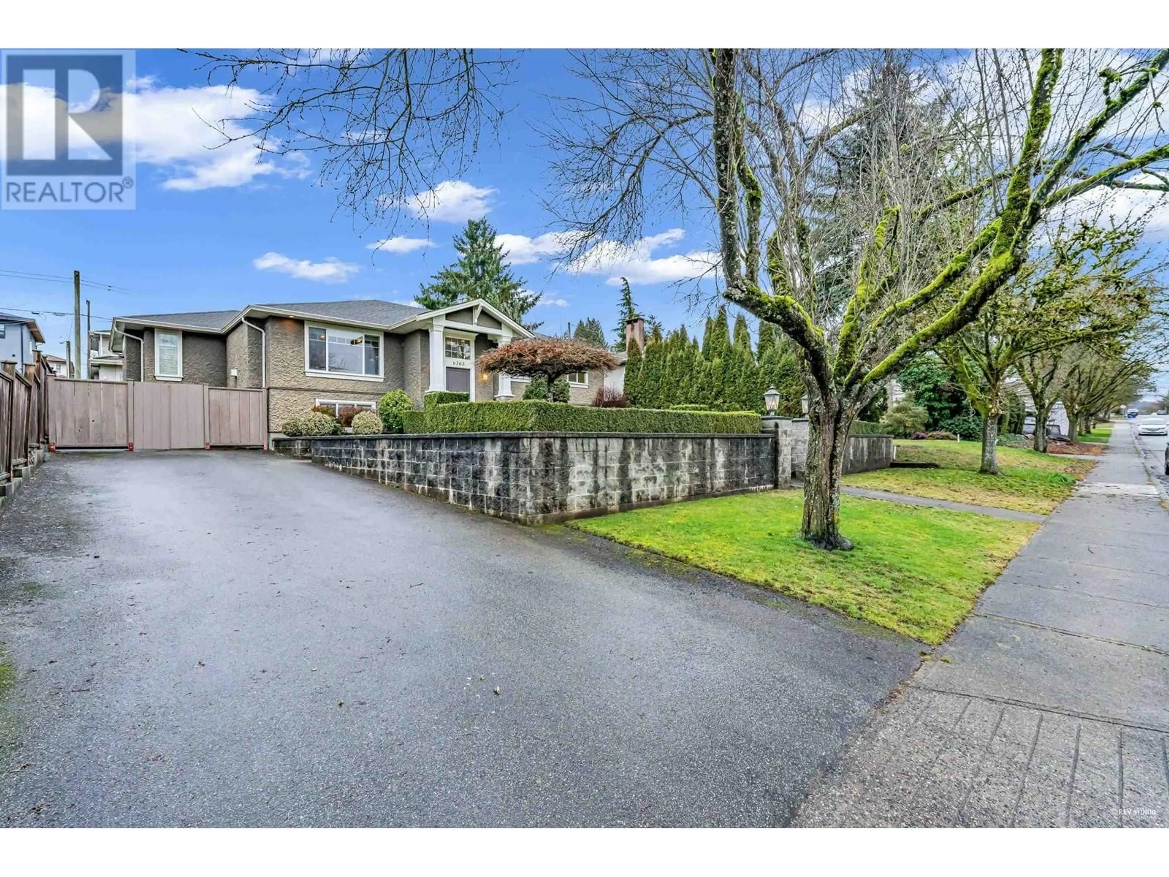 A pic from outside/outdoor area/front of a property/back of a property/a pic from drone, street for 6365 GRANT STREET, Burnaby British Columbia V5B2K7