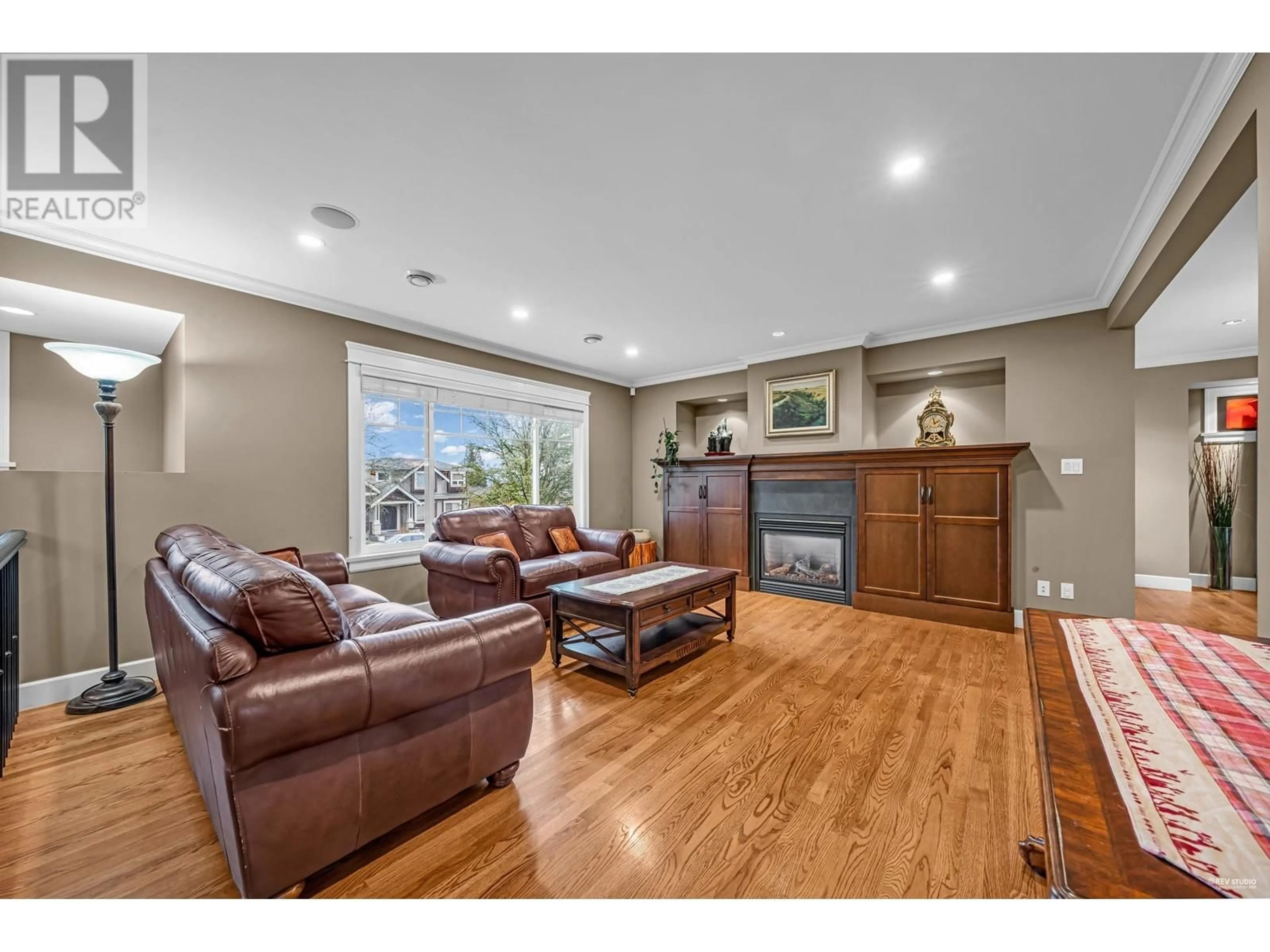 Living room with furniture, wood/laminate floor for 6365 GRANT STREET, Burnaby British Columbia V5B2K7