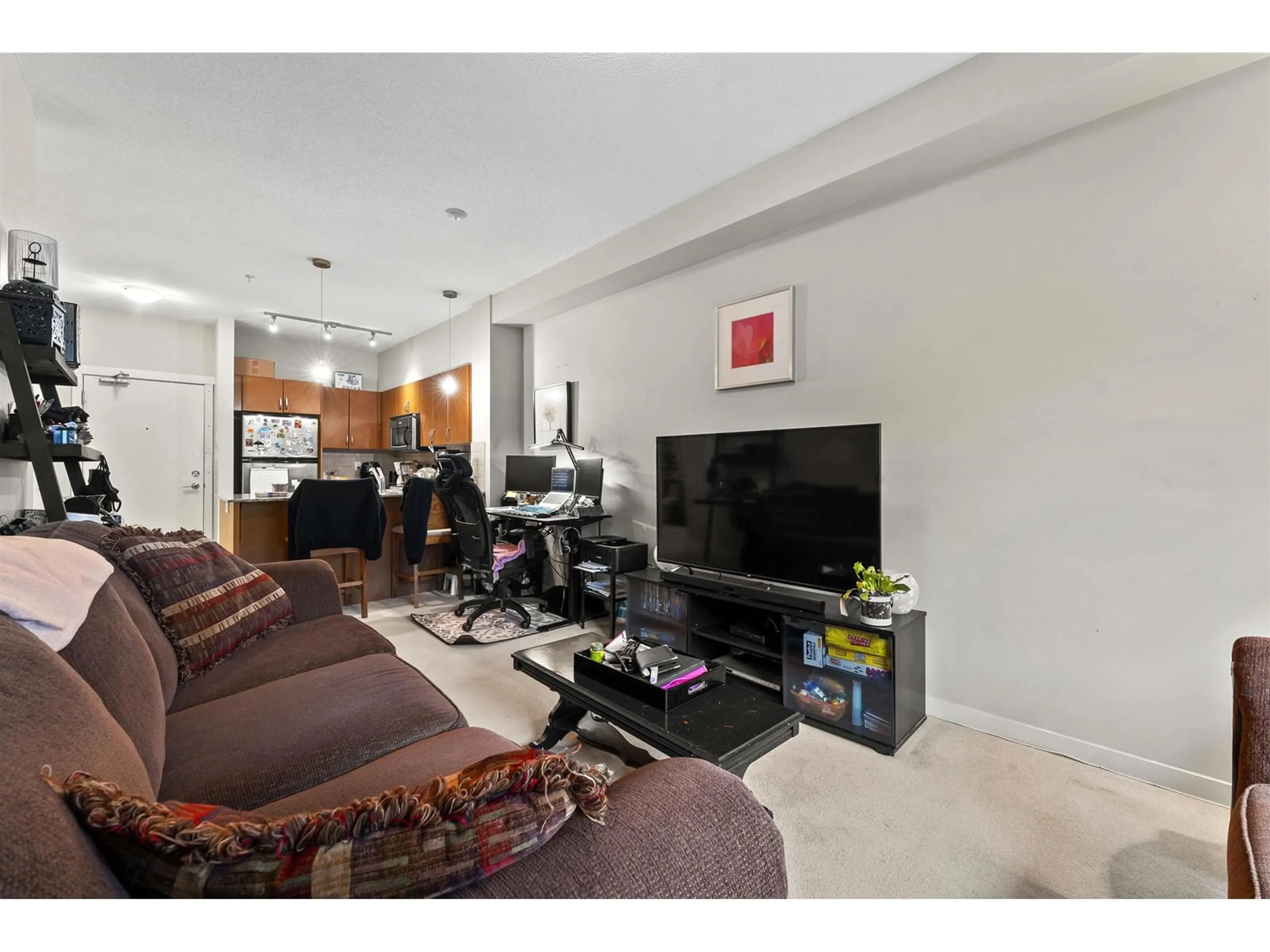 Living room with furniture, unknown for 213 - 13733 107A, Surrey British Columbia V3T0B7