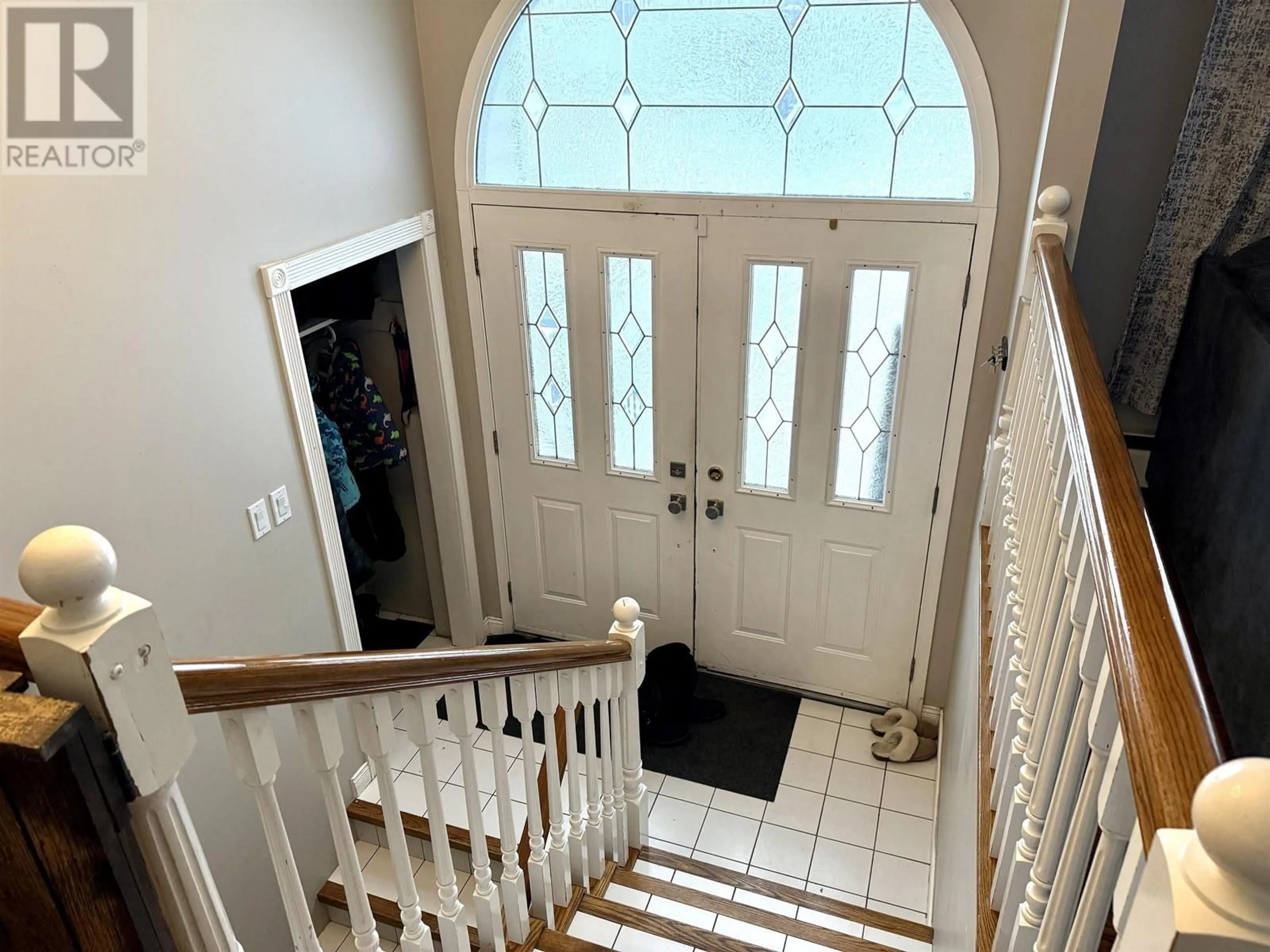 Indoor entryway for 814 WARREN AVENUE, Prince George British Columbia V2M3V7