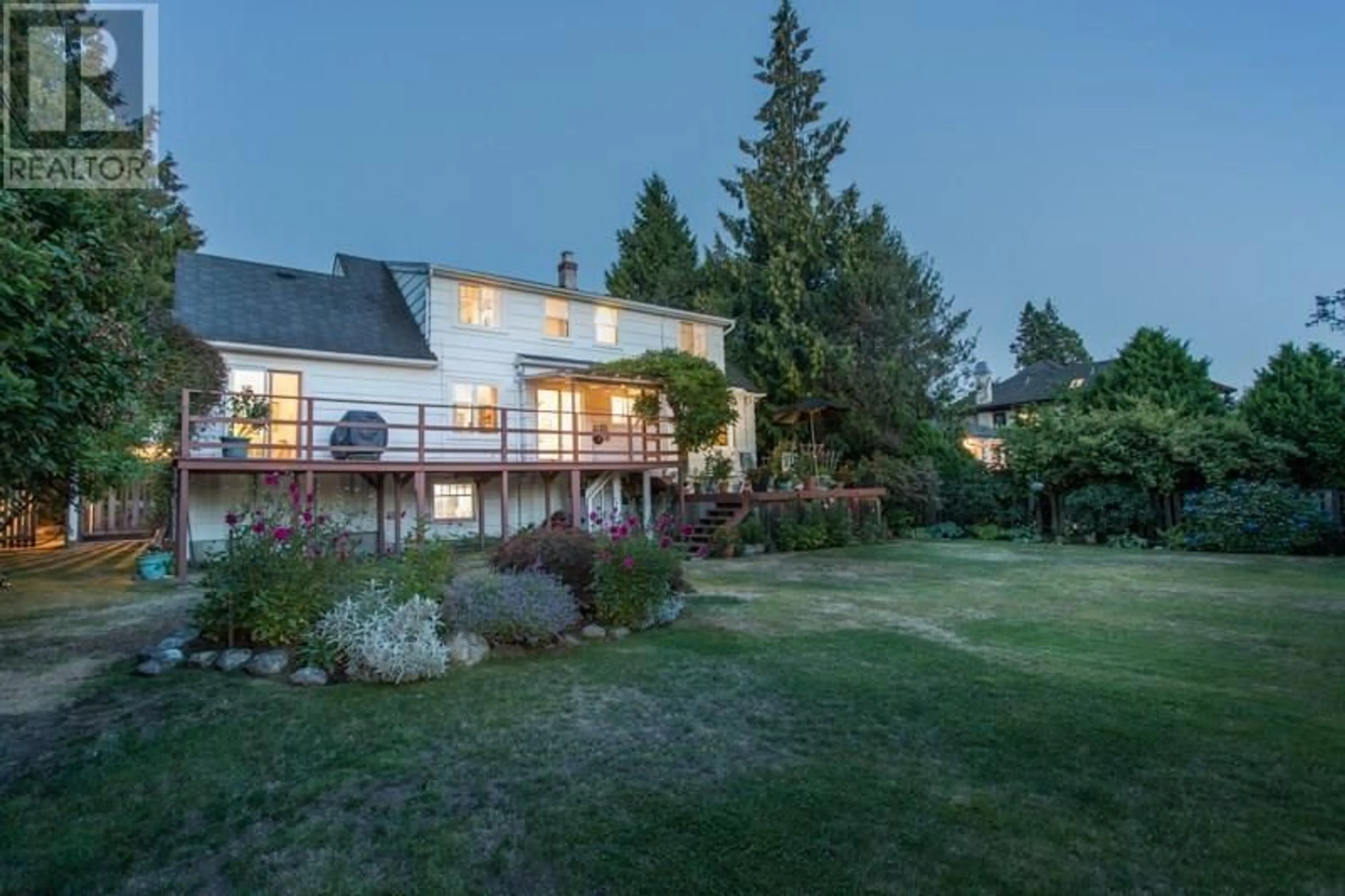 A pic from outside/outdoor area/front of a property/back of a property/a pic from drone, mountain view for 6809 ARBUTUS STREET, Vancouver British Columbia V6P5S6