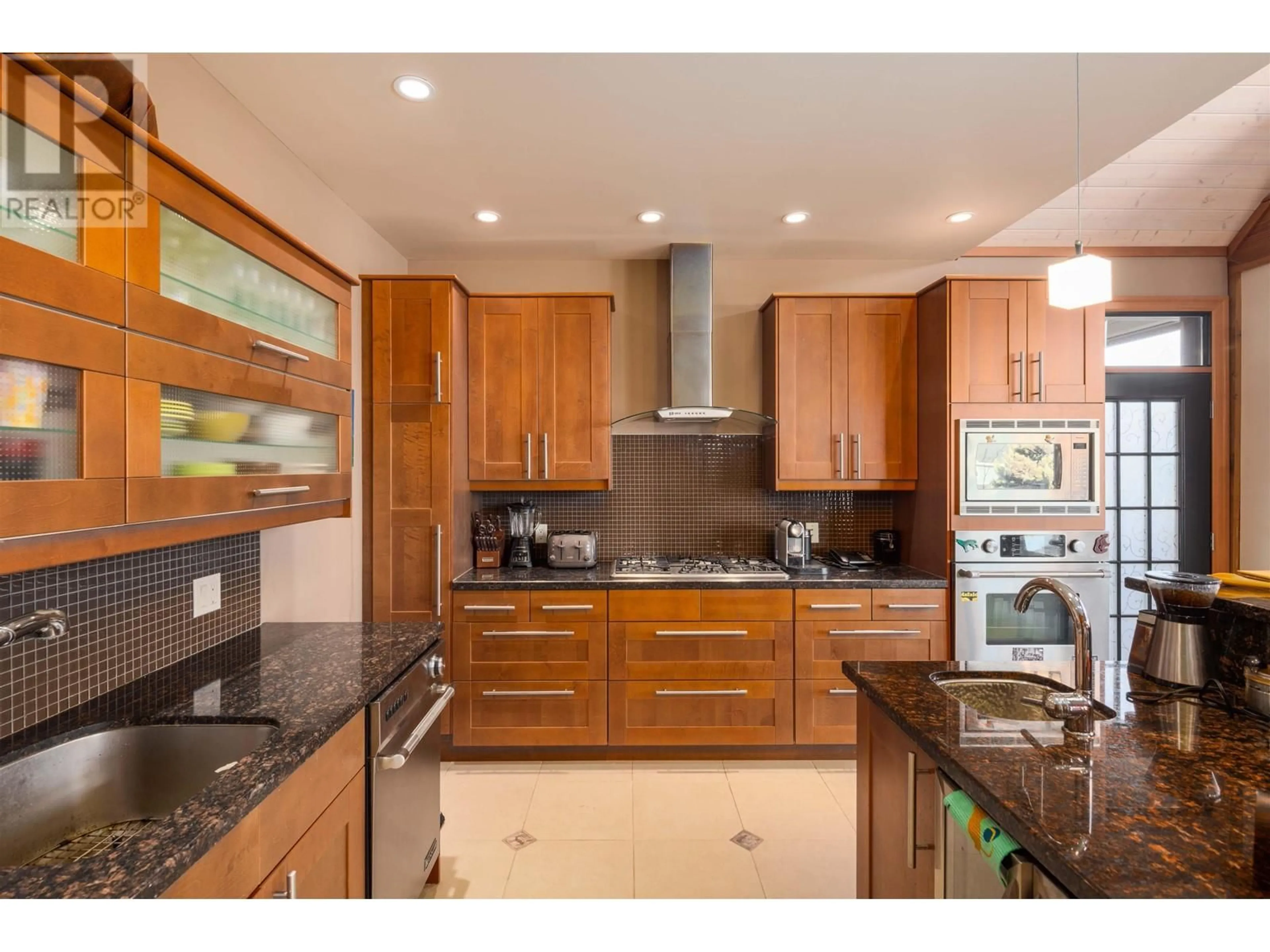 Contemporary kitchen, ceramic/tile floor for 1072 JAY CRESCENT, Squamish British Columbia V8B0P3