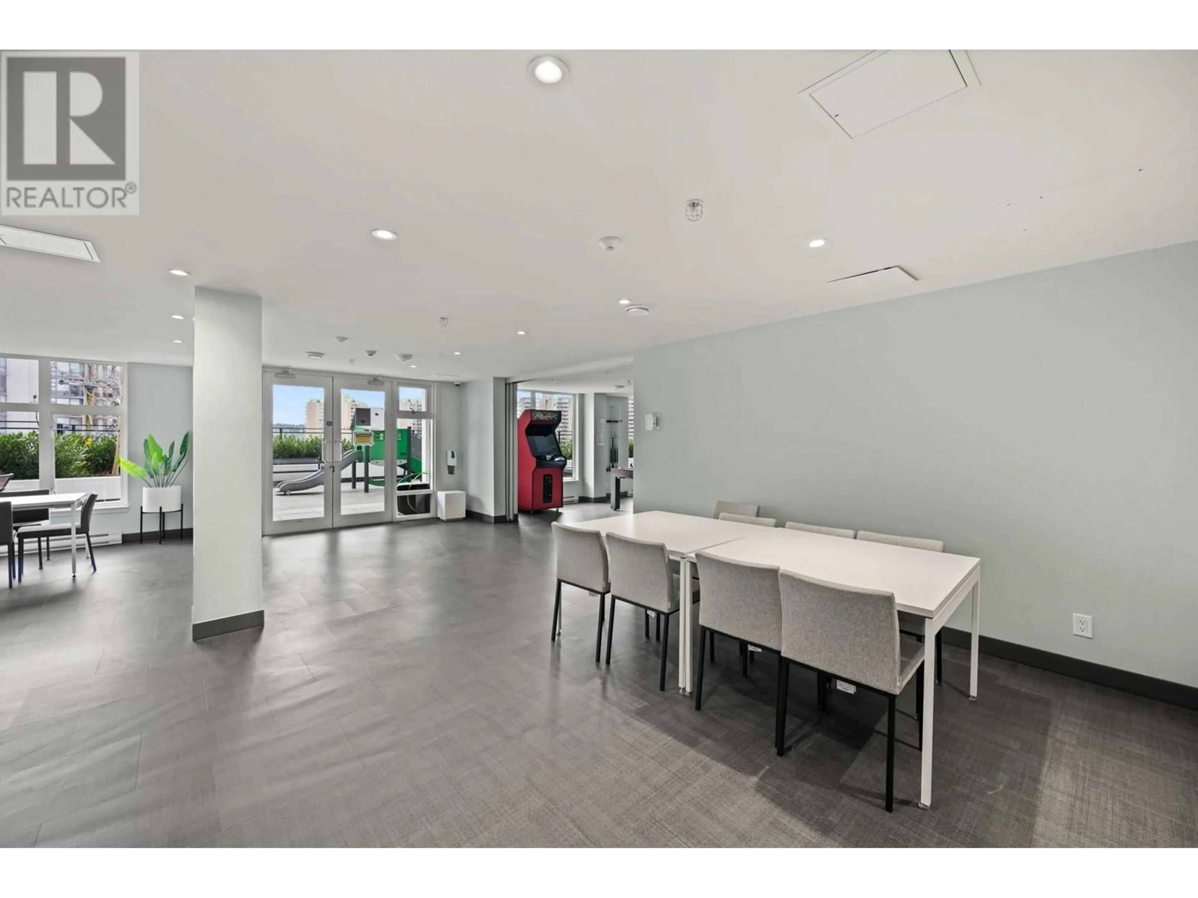 Indoor foyer for 101 1012 AUCKLAND STREET, New Westminster British Columbia V3M0M3