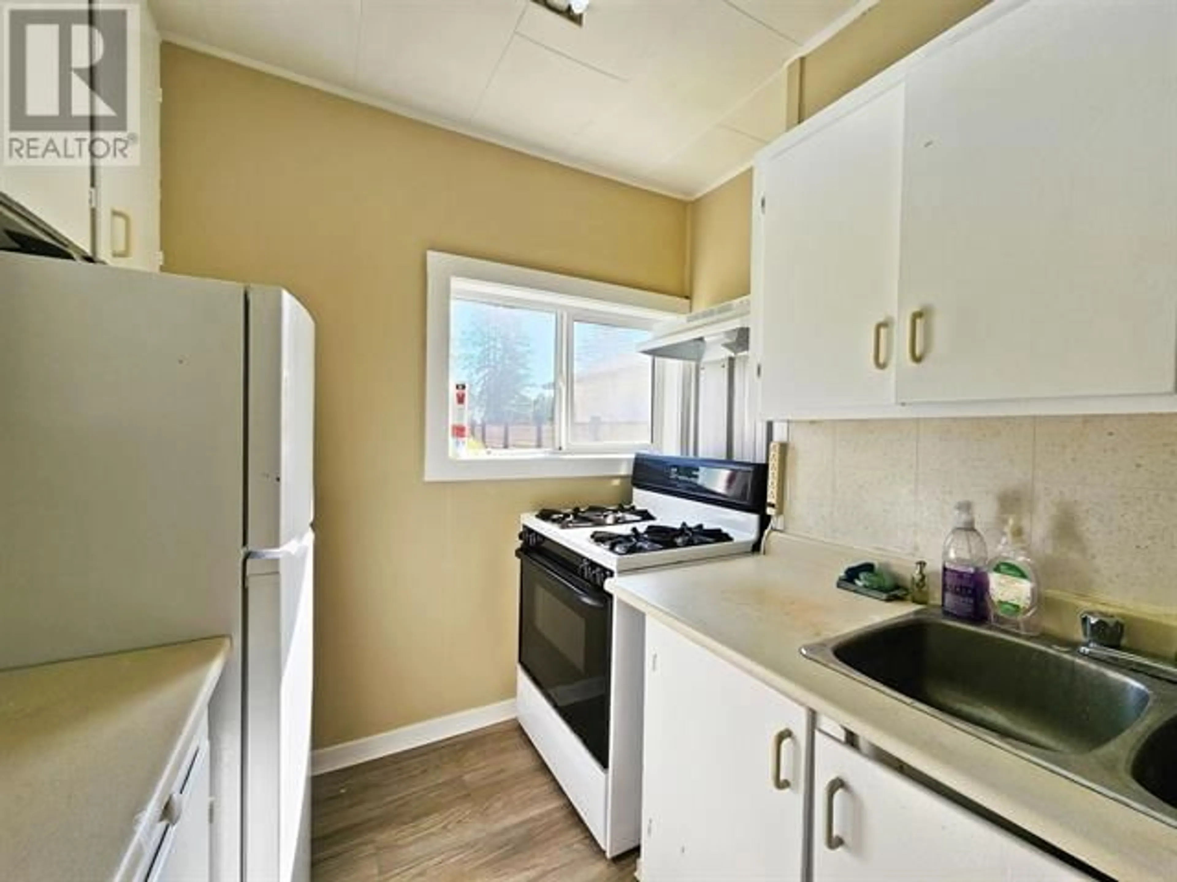 Standard kitchen, unknown for 742 KINCHANT STREET, Quesnel British Columbia V2J2S3