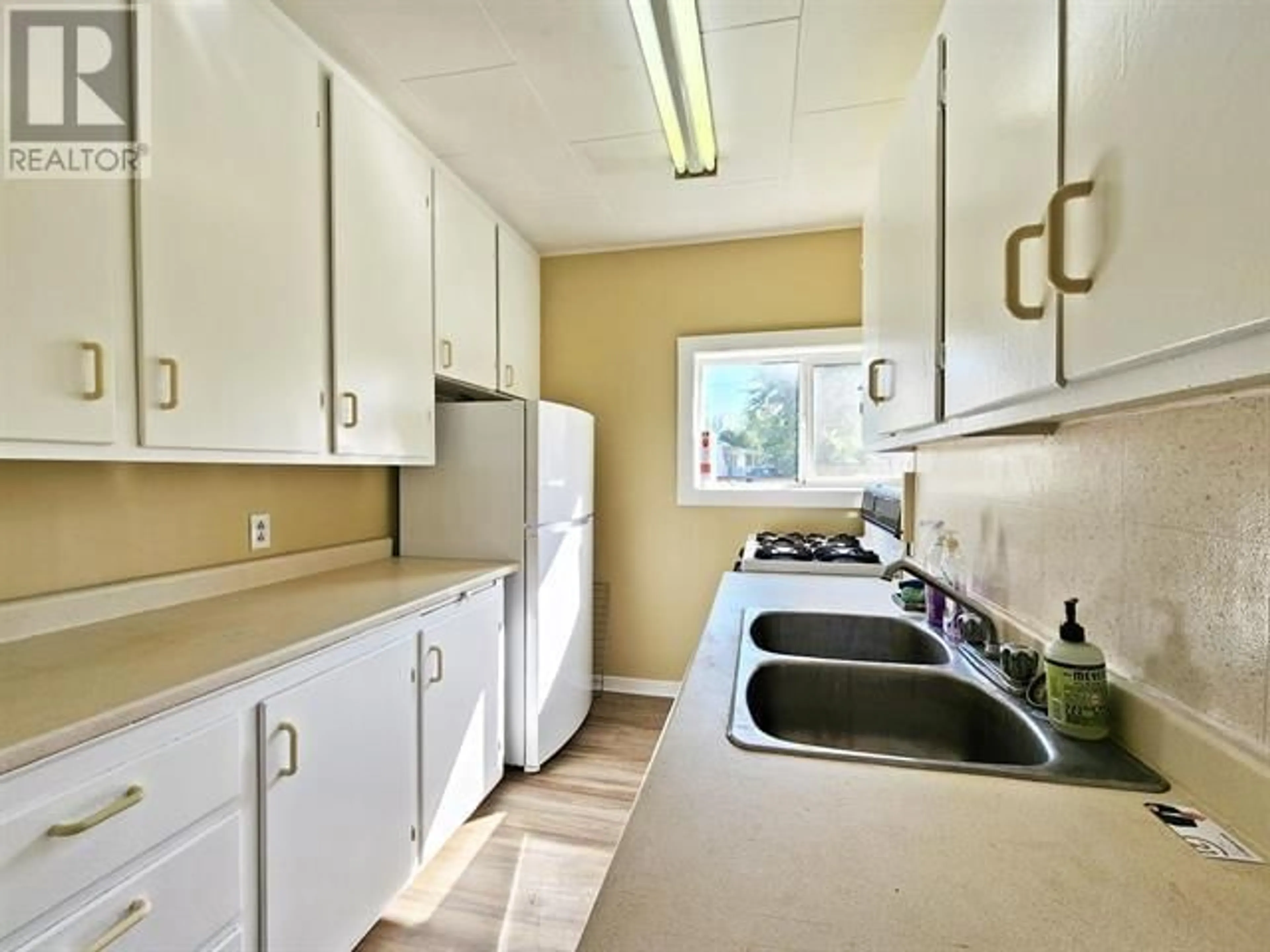 Kitchen with laundary machines, ceramic/tile floor for 742 KINCHANT STREET, Quesnel British Columbia V2J2S3