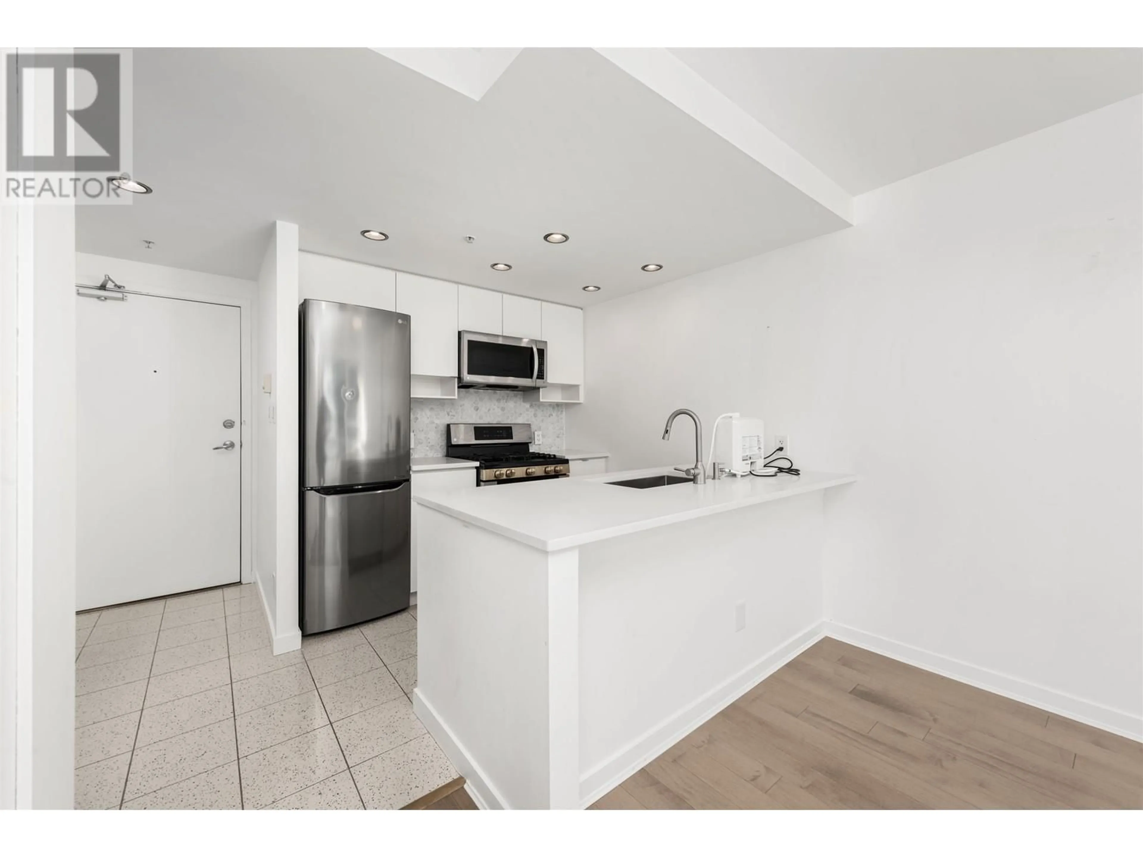 Standard kitchen, unknown for 1603 939 EXPO BOULEVARD, Vancouver British Columbia V6Z3G7