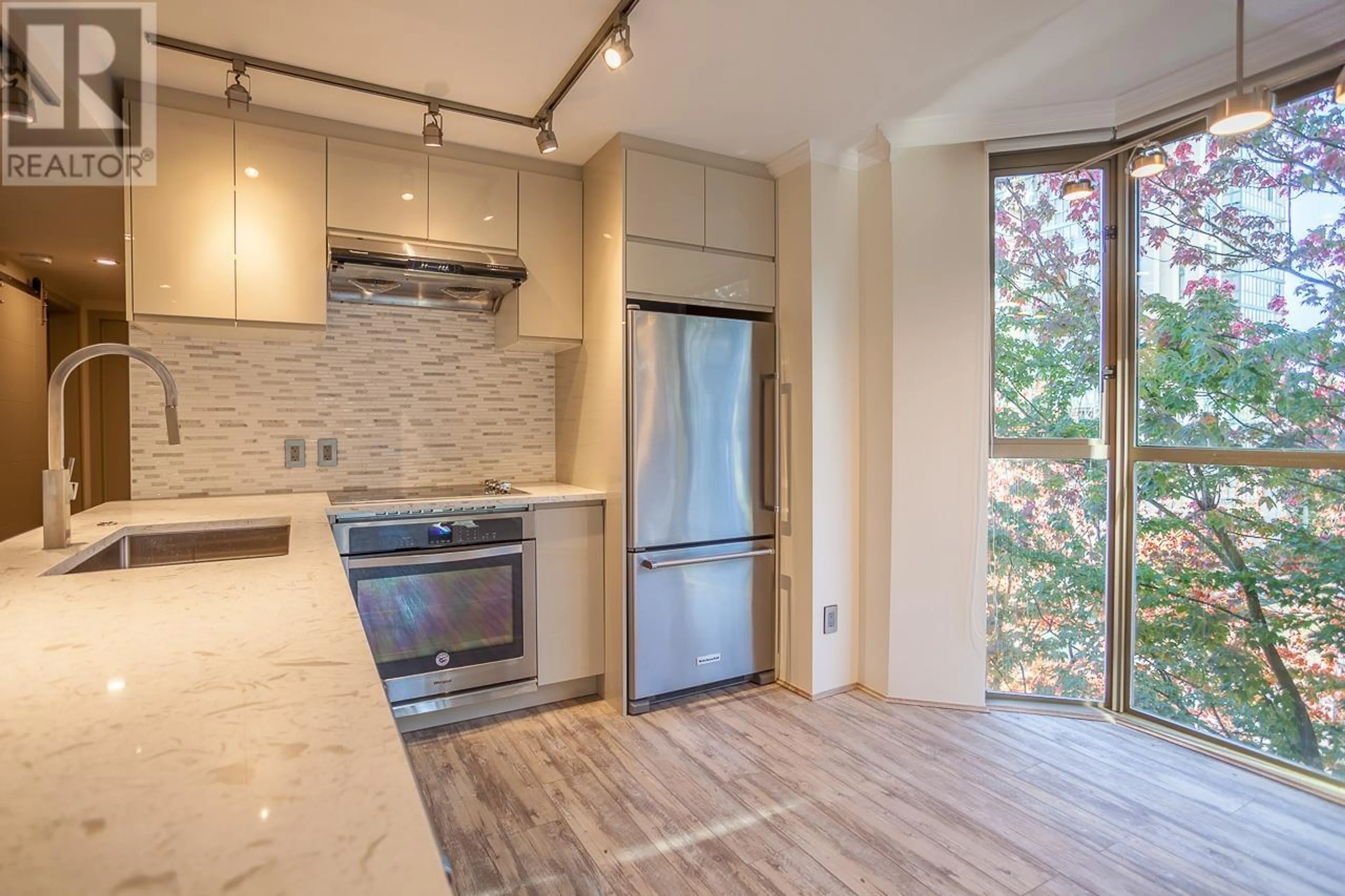 Open concept kitchen, ceramic/tile floor for 504 - 1488 HORNBY STREET, Vancouver British Columbia V6Z1X3