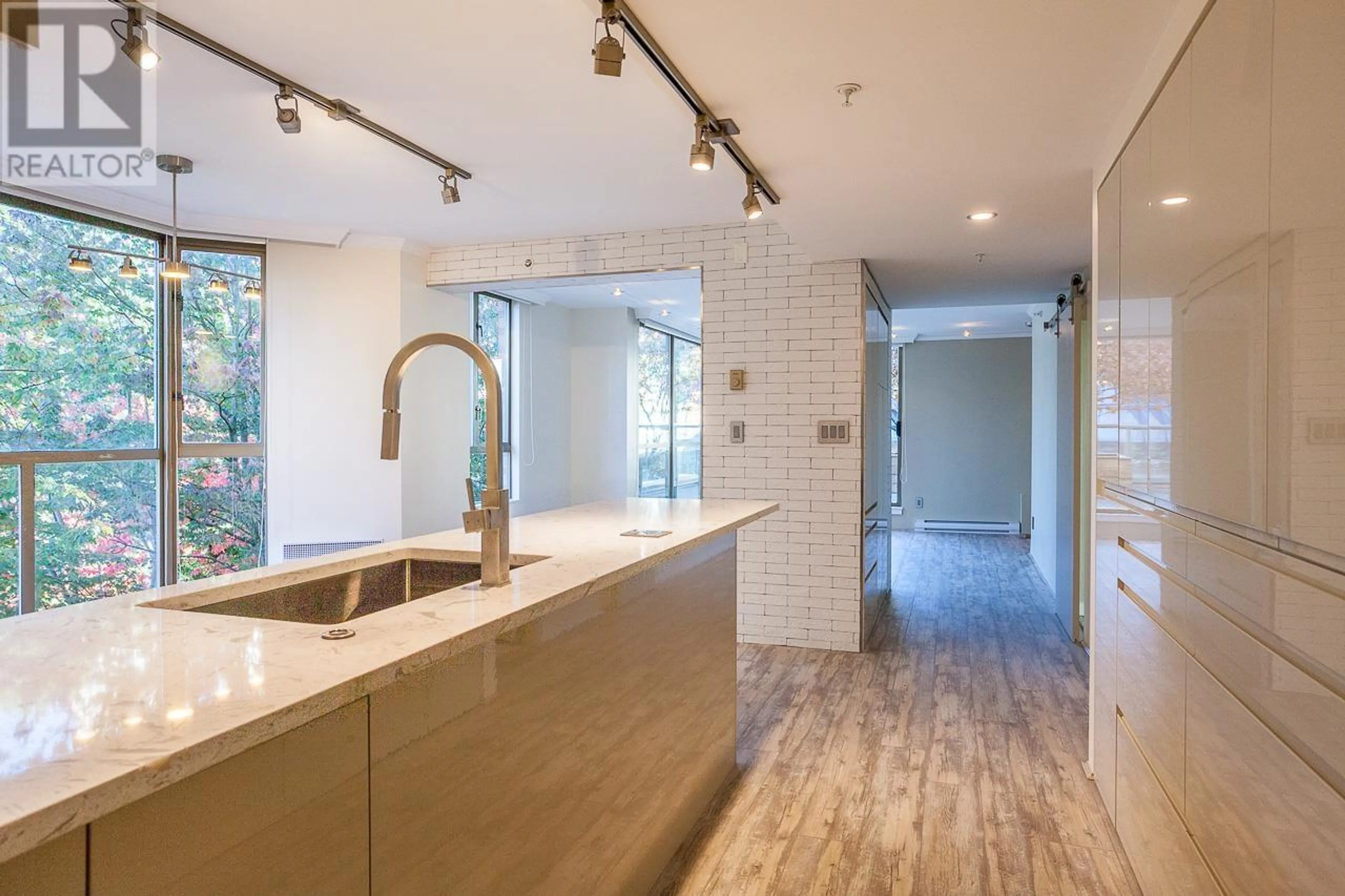 Open concept kitchen, ceramic/tile floor for 504 - 1488 HORNBY STREET, Vancouver British Columbia V6Z1X3