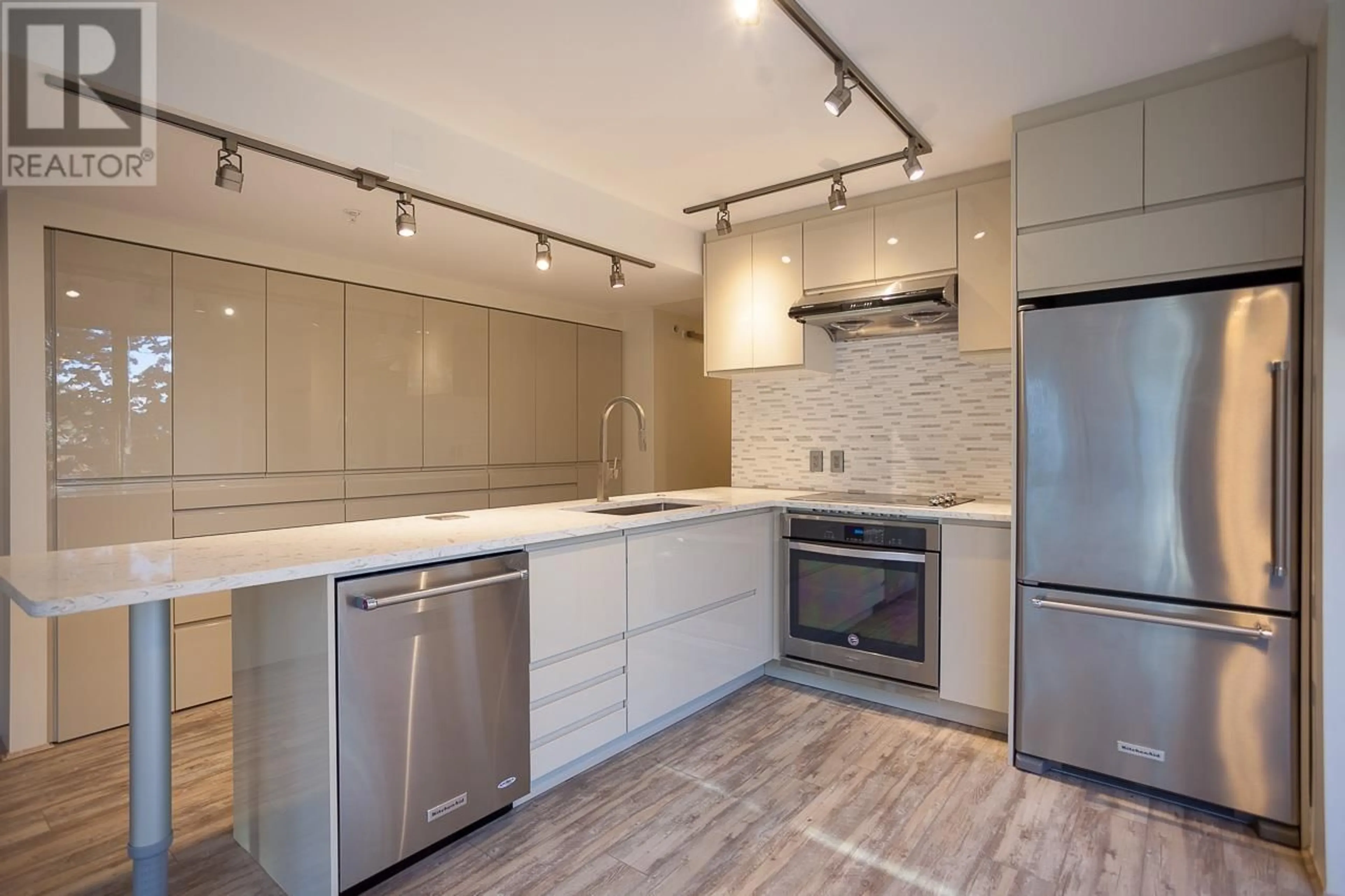 Open concept kitchen, unknown for 504 1488 HORNBY STREET, Vancouver British Columbia V6Z1X3