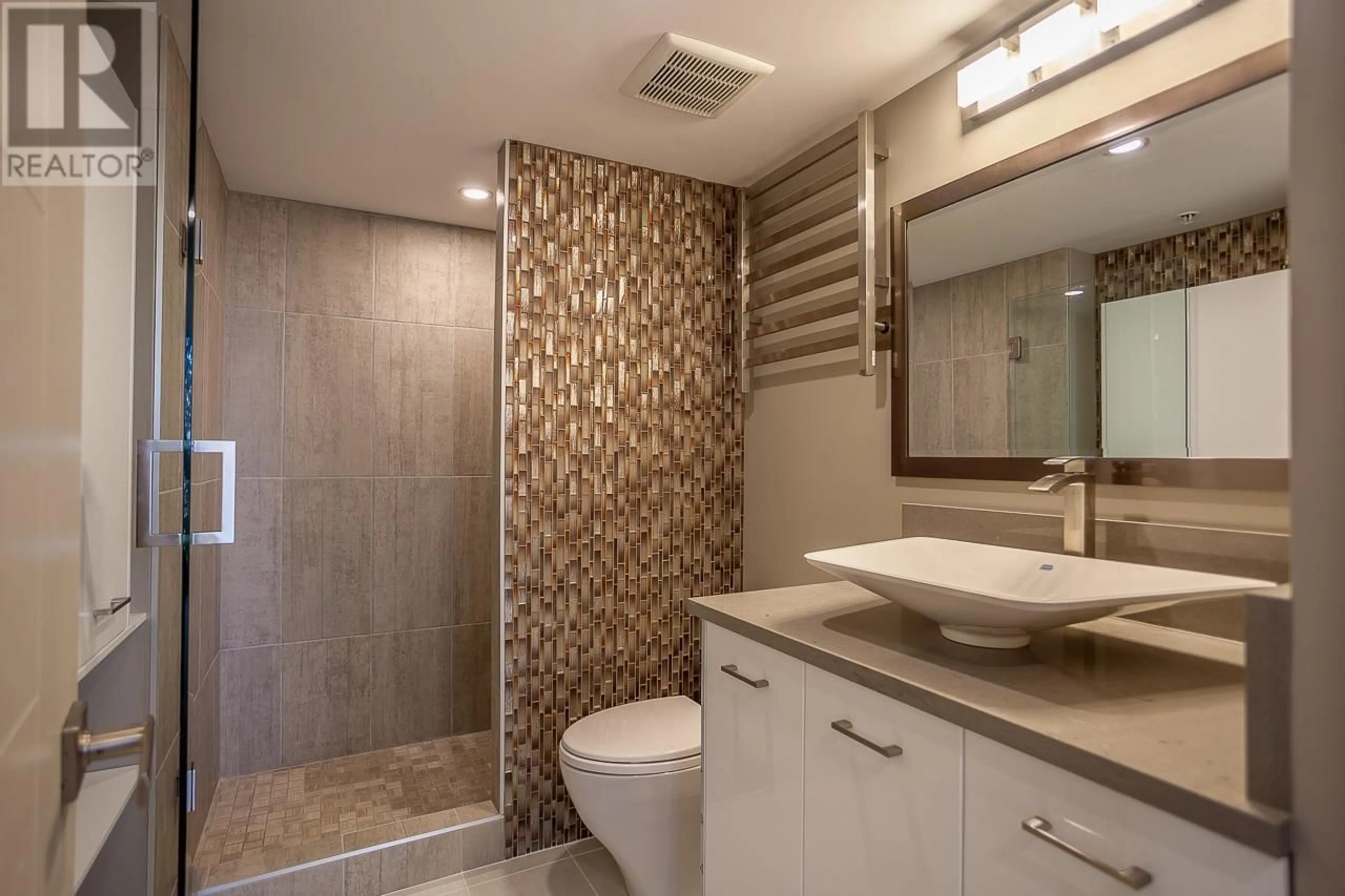 Contemporary bathroom, ceramic/tile floor for 504 1488 HORNBY STREET, Vancouver British Columbia V6Z1X3