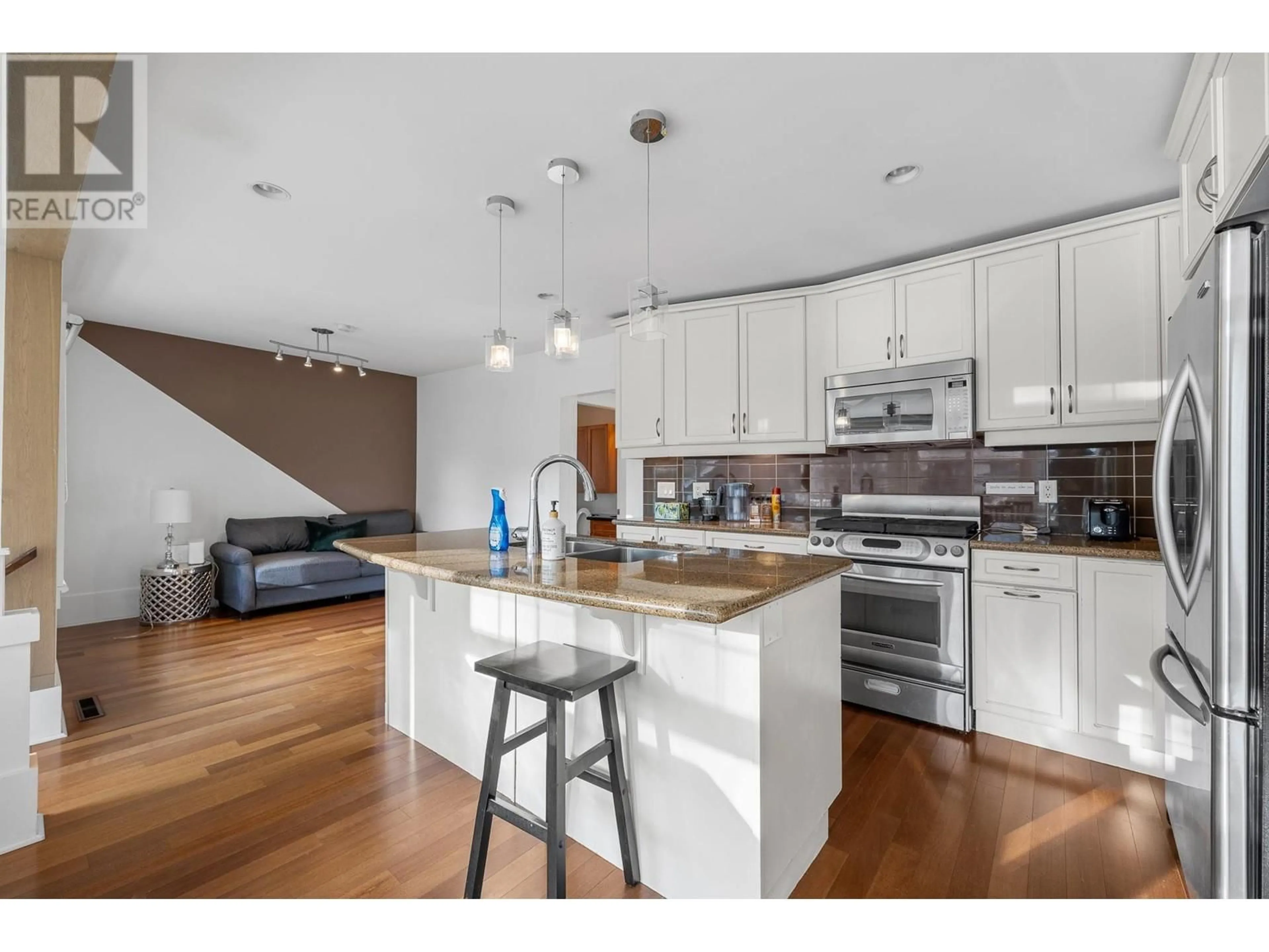 Open concept kitchen, wood/laminate floor for 3276 W 21ST AVENUE, Richmond British Columbia V6L1L2