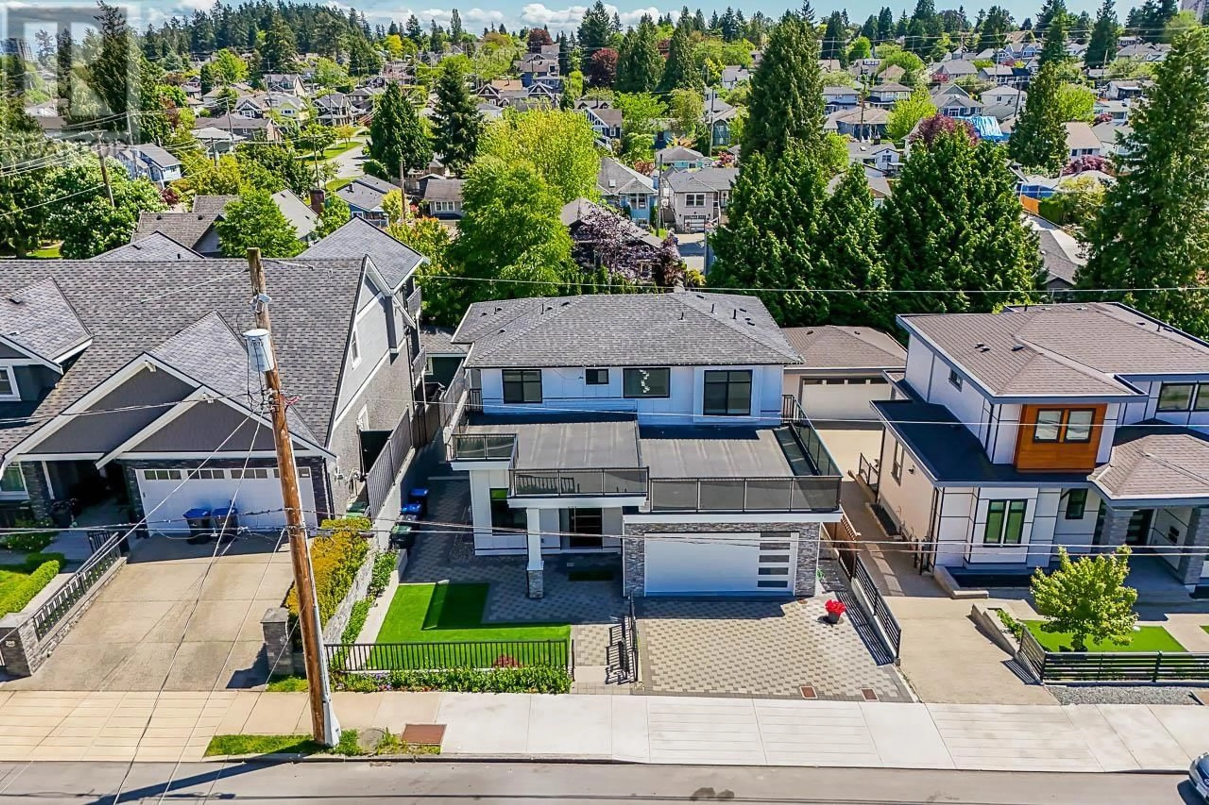 A pic from outside/outdoor area/front of a property/back of a property/a pic from drone, street for 208 BLACKMAN STREET, New Westminster British Columbia V3L2A7