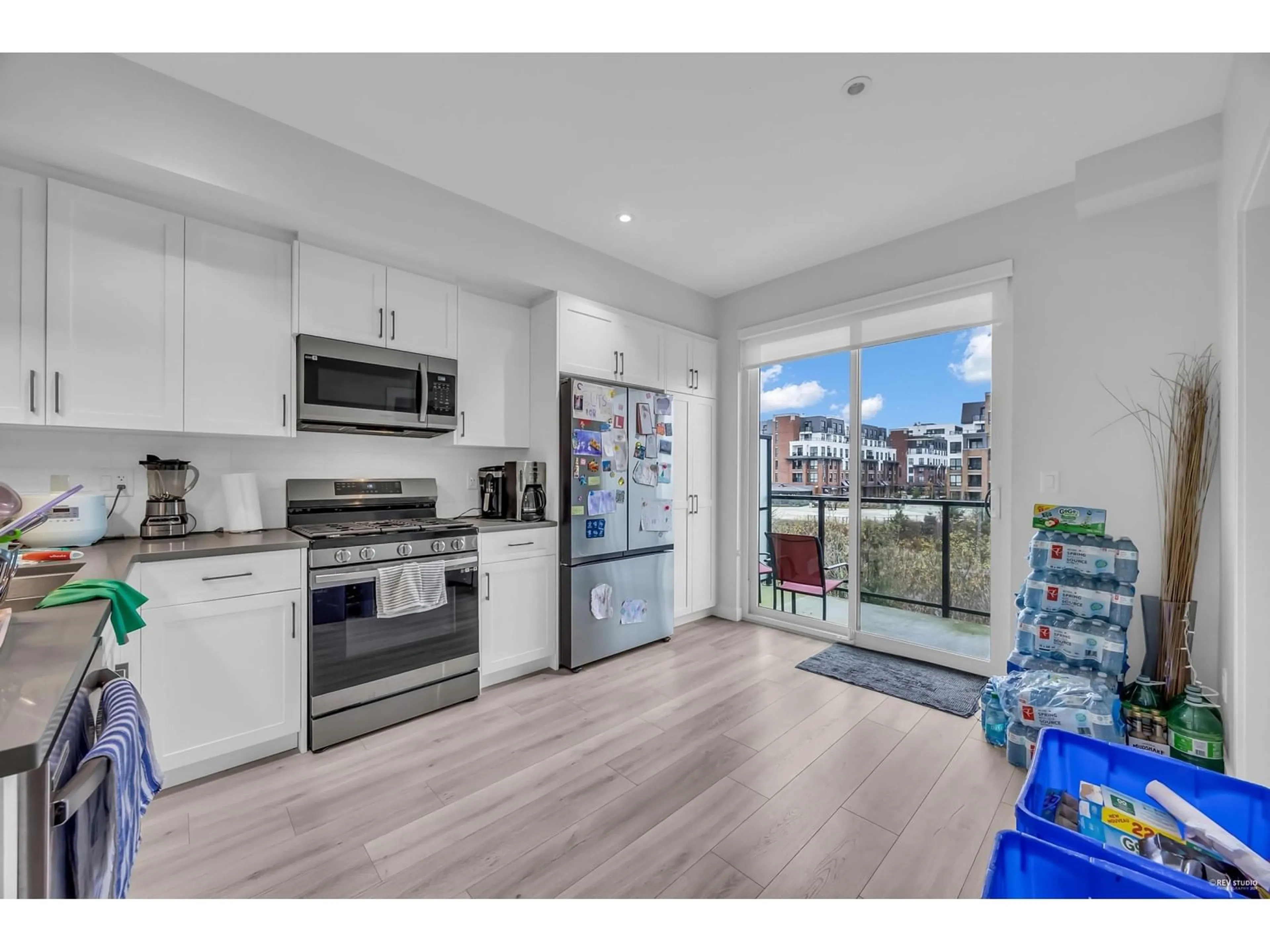Open concept kitchen, unknown for 36 - 20057 82, Langley British Columbia V2Y3S4