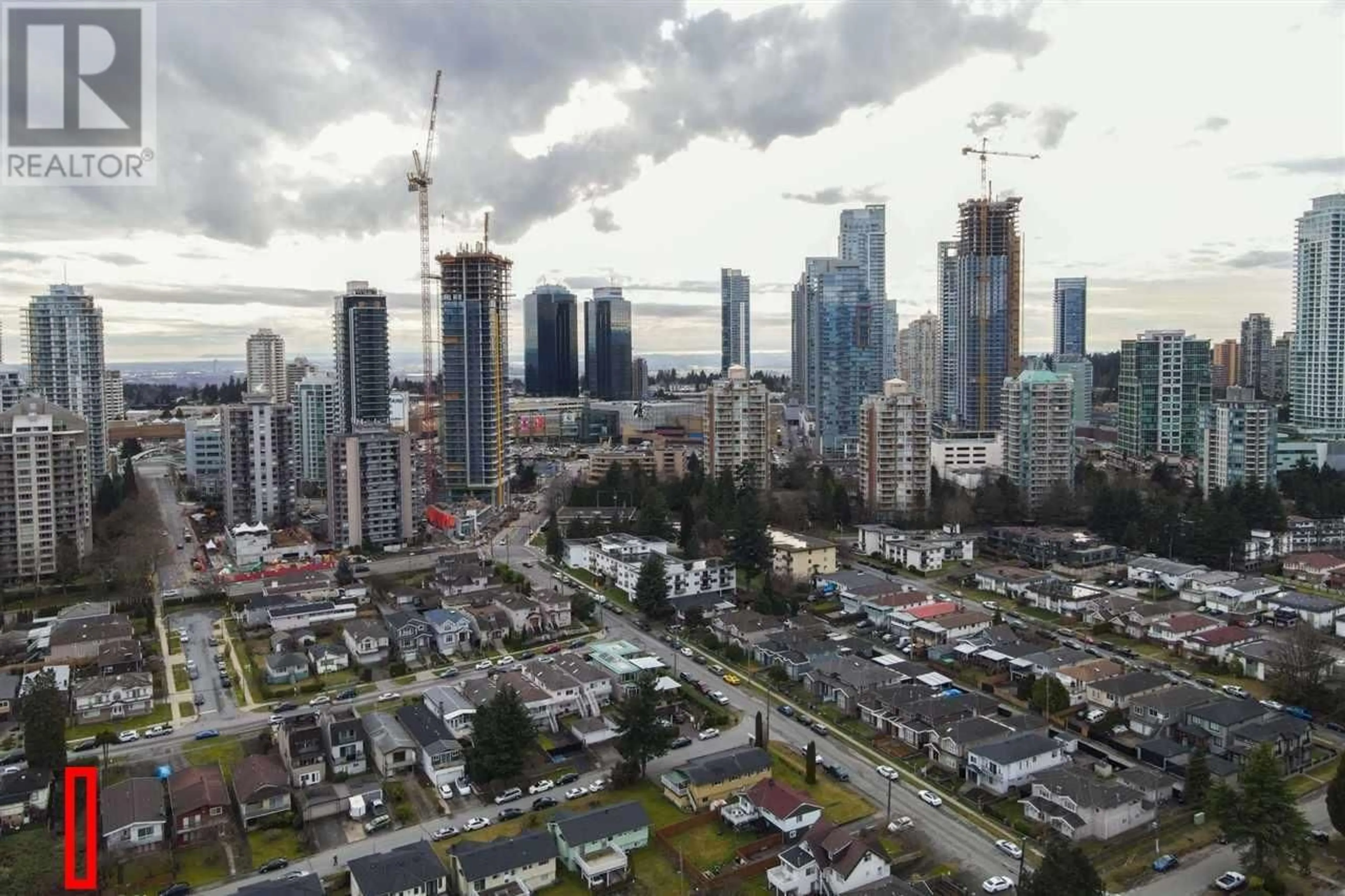 A pic from outside/outdoor area/front of a property/back of a property/a pic from drone, city buildings view from balcony for 4811 MAITLAND ST, Burnaby British Columbia V5H1N1