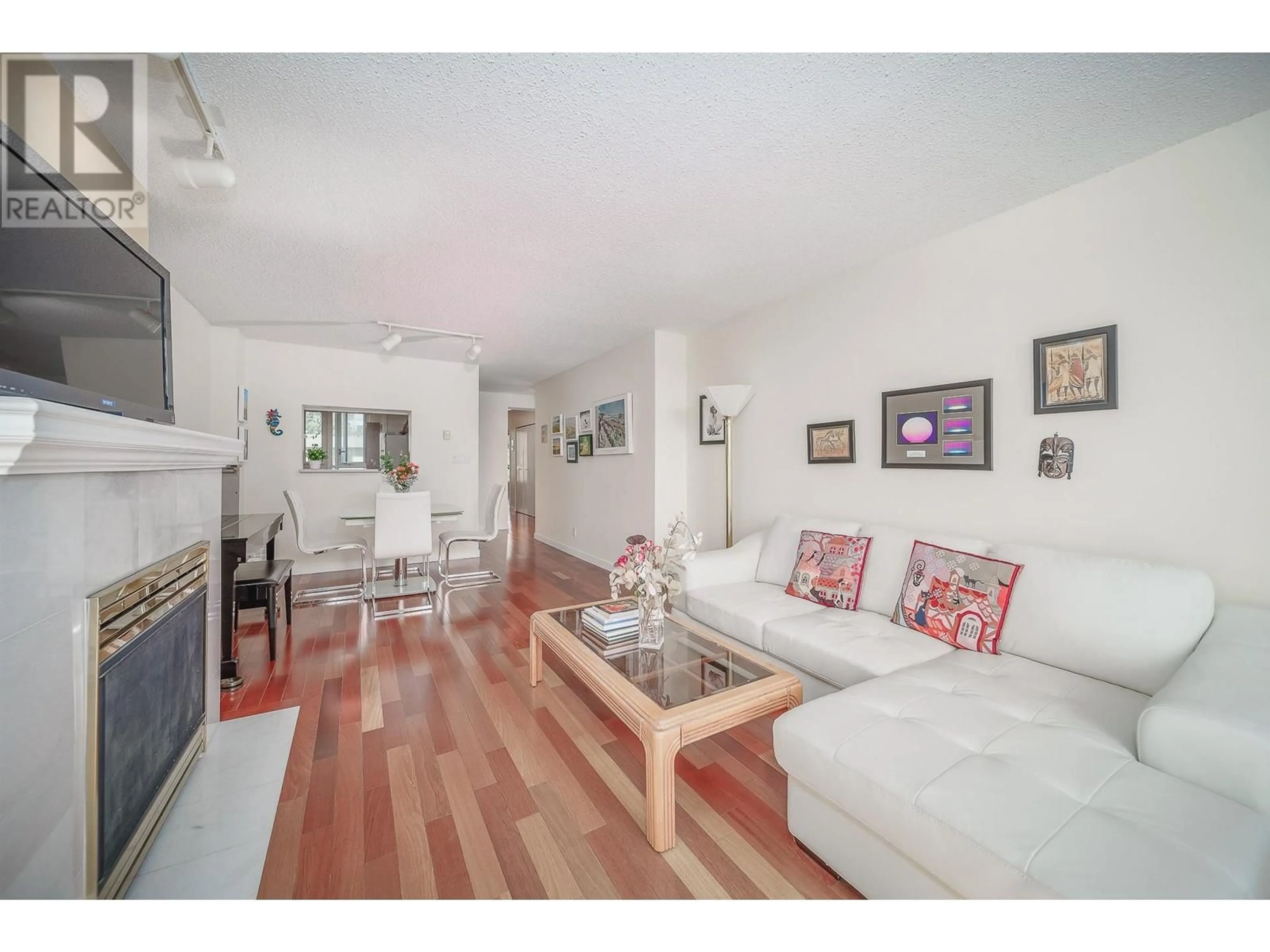 Living room with furniture, wood/laminate floor for 501 1345 BURNABY STREET, Vancouver British Columbia V6E1R2