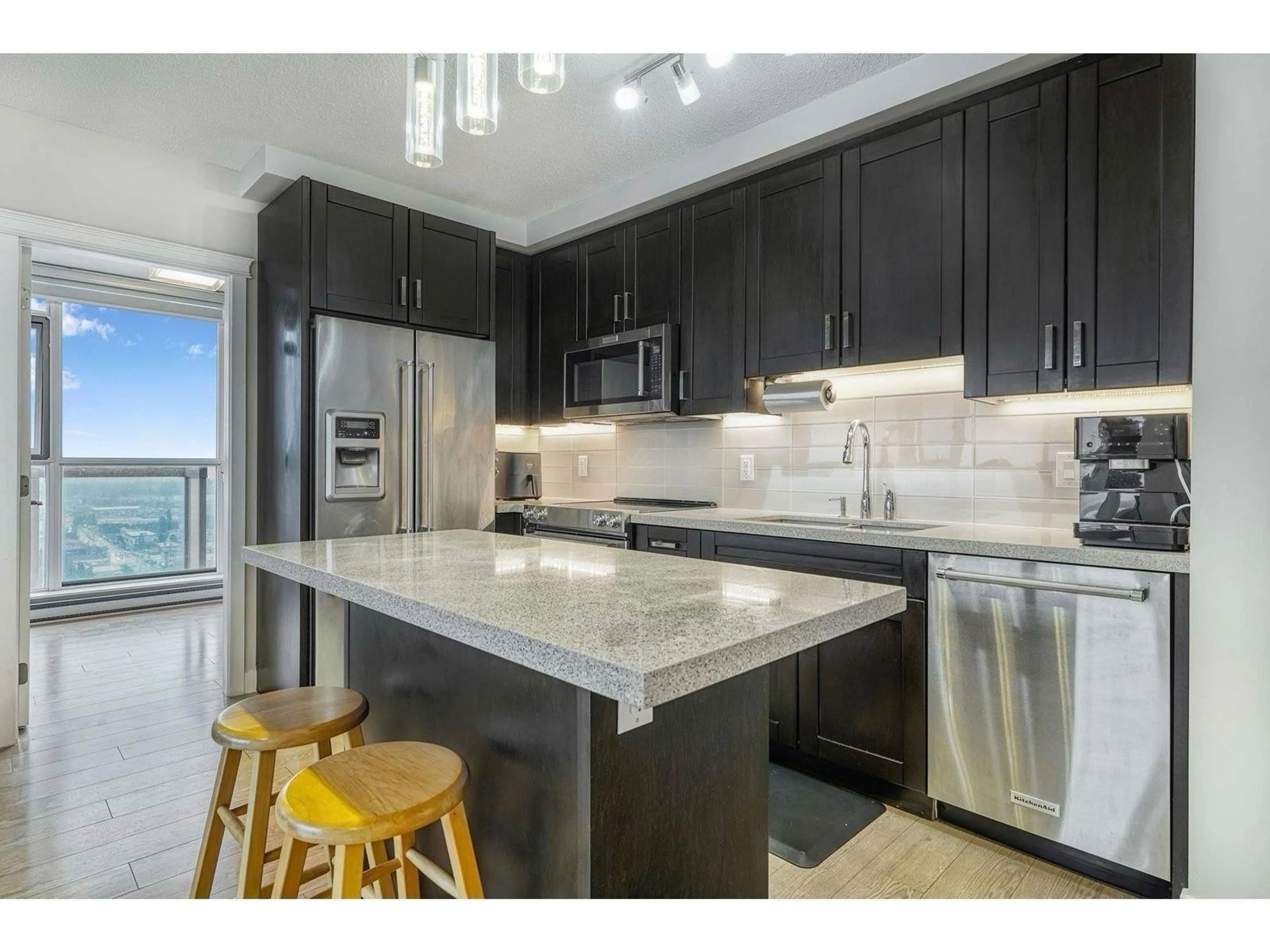 Open concept kitchen, unknown for 3202 - 11967 80, Delta British Columbia V4C0E2