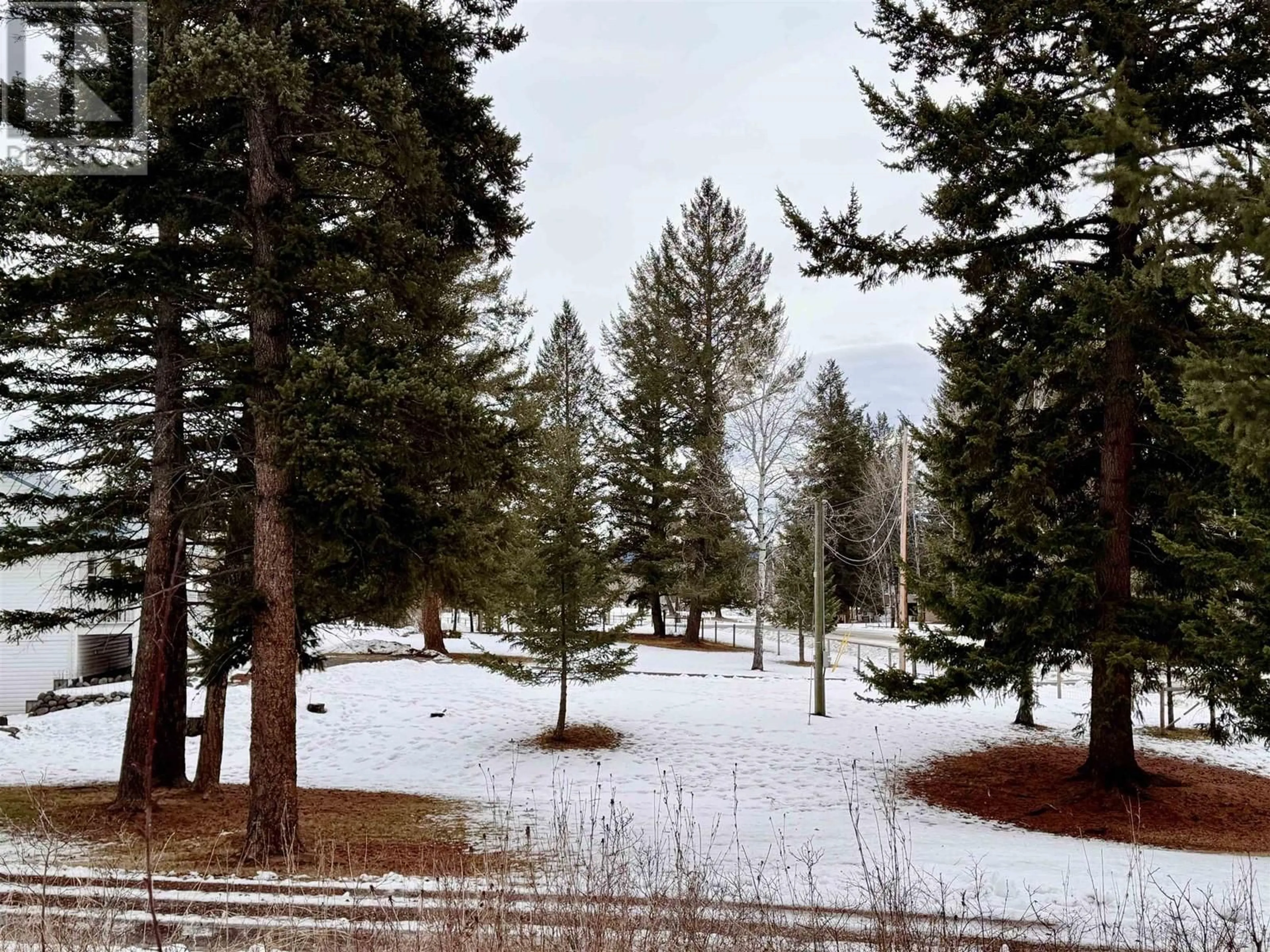 A pic from outside/outdoor area/front of a property/back of a property/a pic from drone, water/lake/river/ocean view for 5571 LAKESIDE COURT, 100 Mile House British Columbia V0K2E1