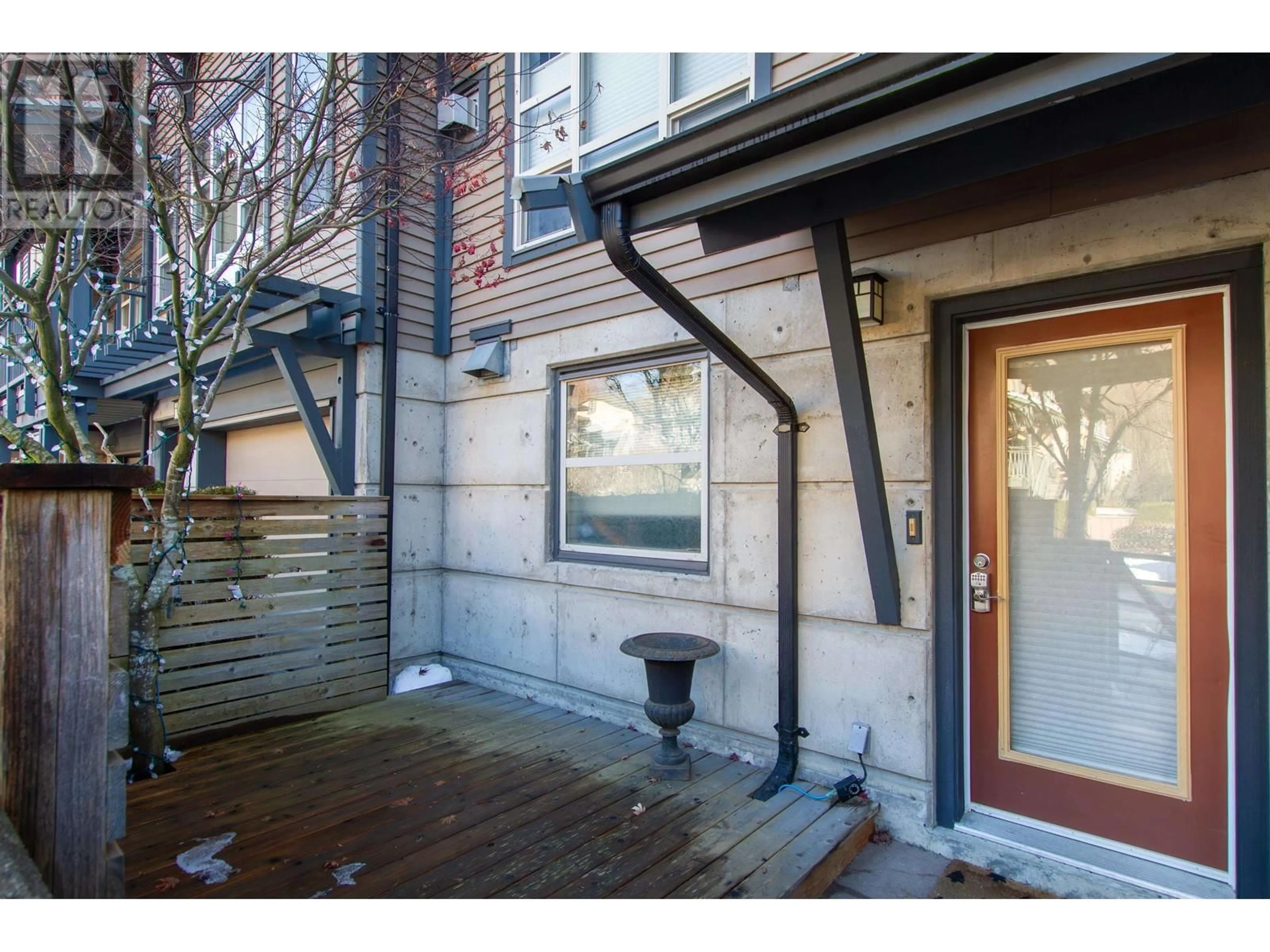 Indoor entryway for 1178 WINGTIP PLACE, Squamish British Columbia V8B0N6