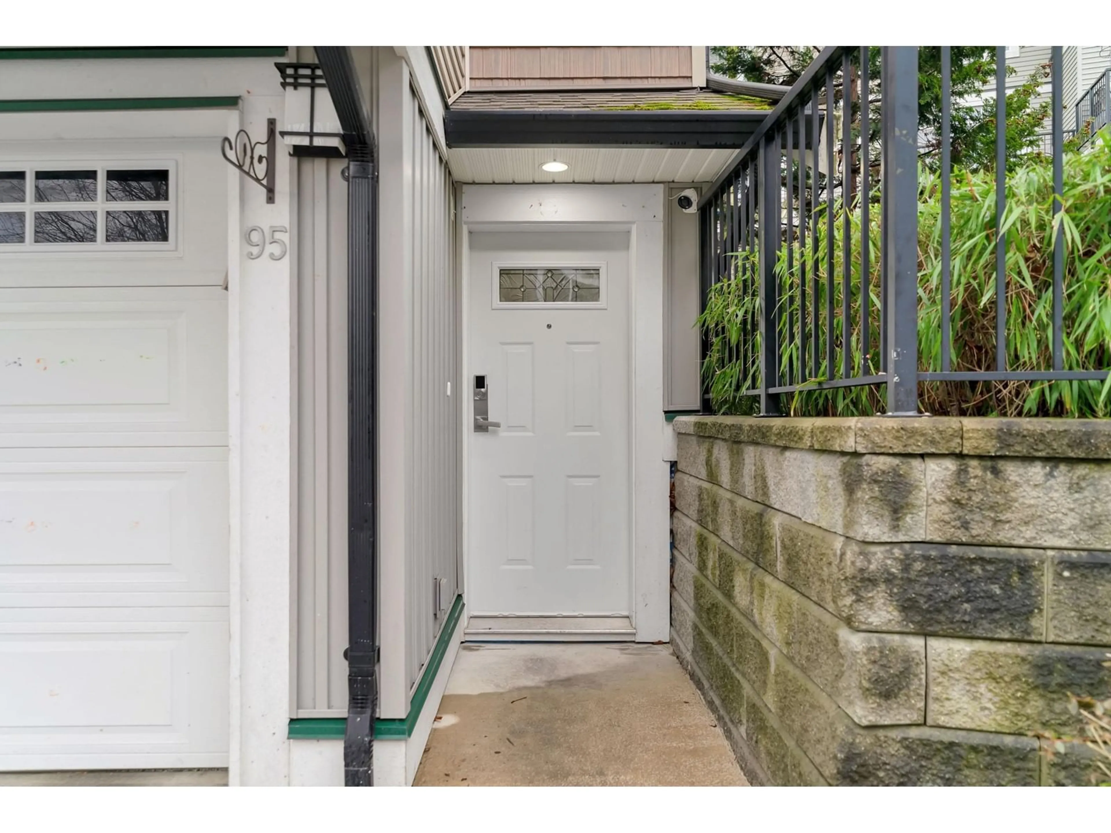 Indoor entryway for 95 - 14356 63A, Surrey British Columbia V3X0E3