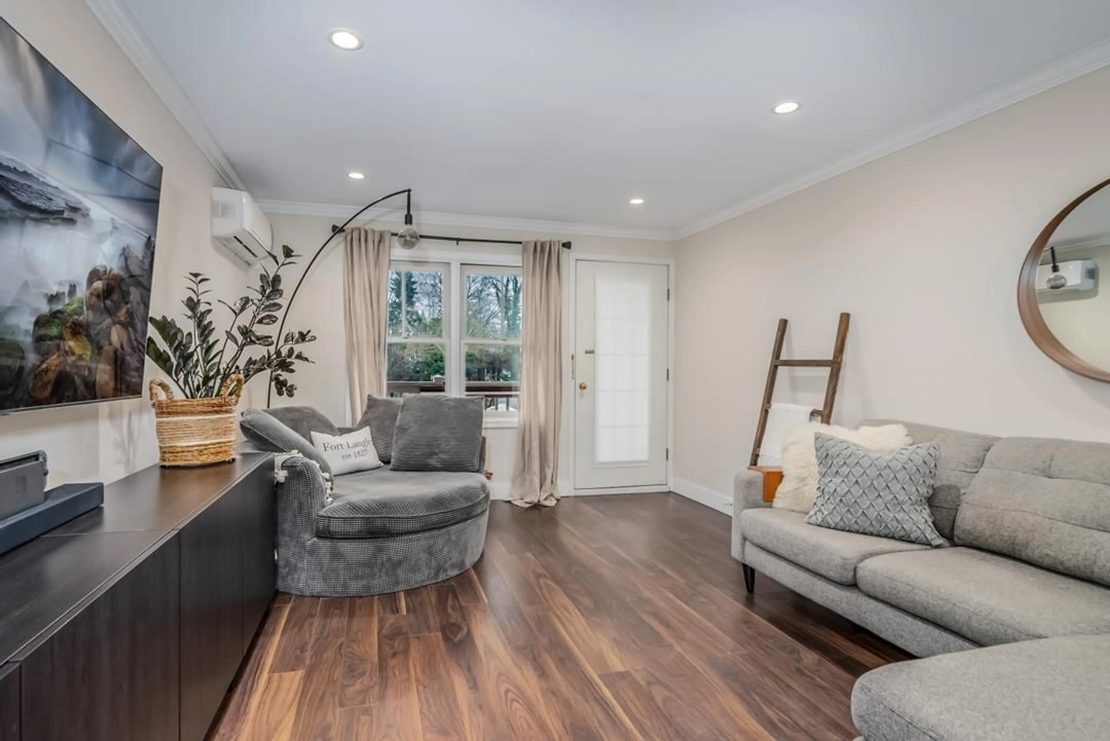 Living room with furniture, wood/laminate floor for 205 9124 GLOVER ROAD, Langley British Columbia V1M2S4