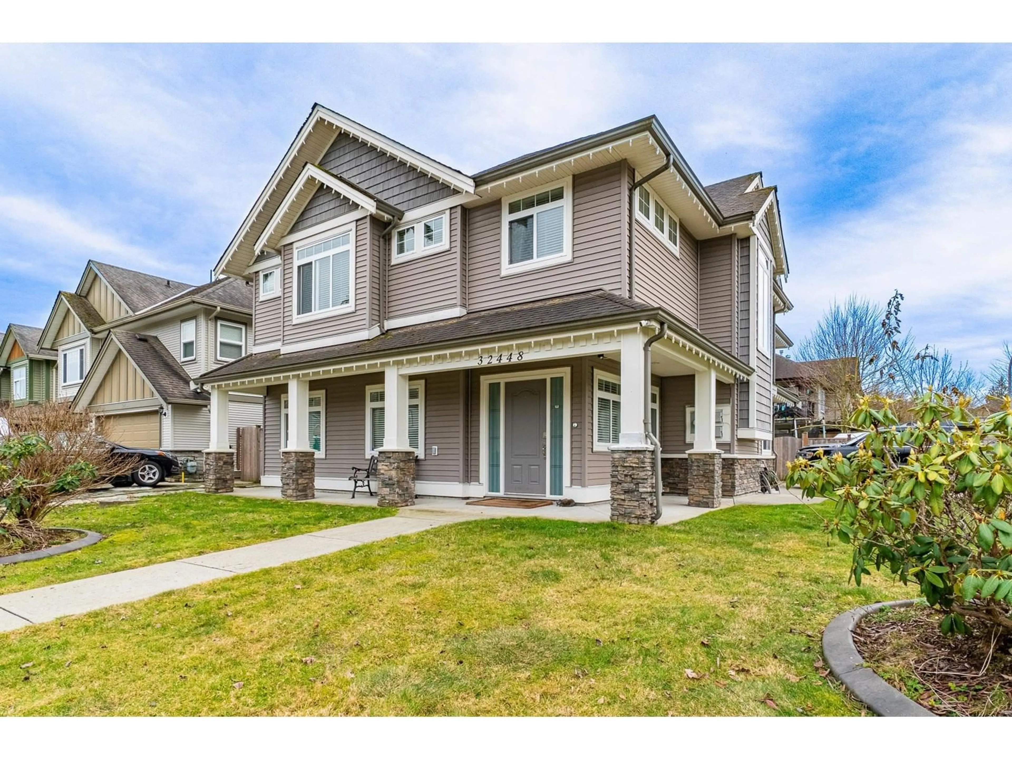 Home with vinyl exterior material, street for 32448 ABERCROMBIE, Mission British Columbia V2V7B6