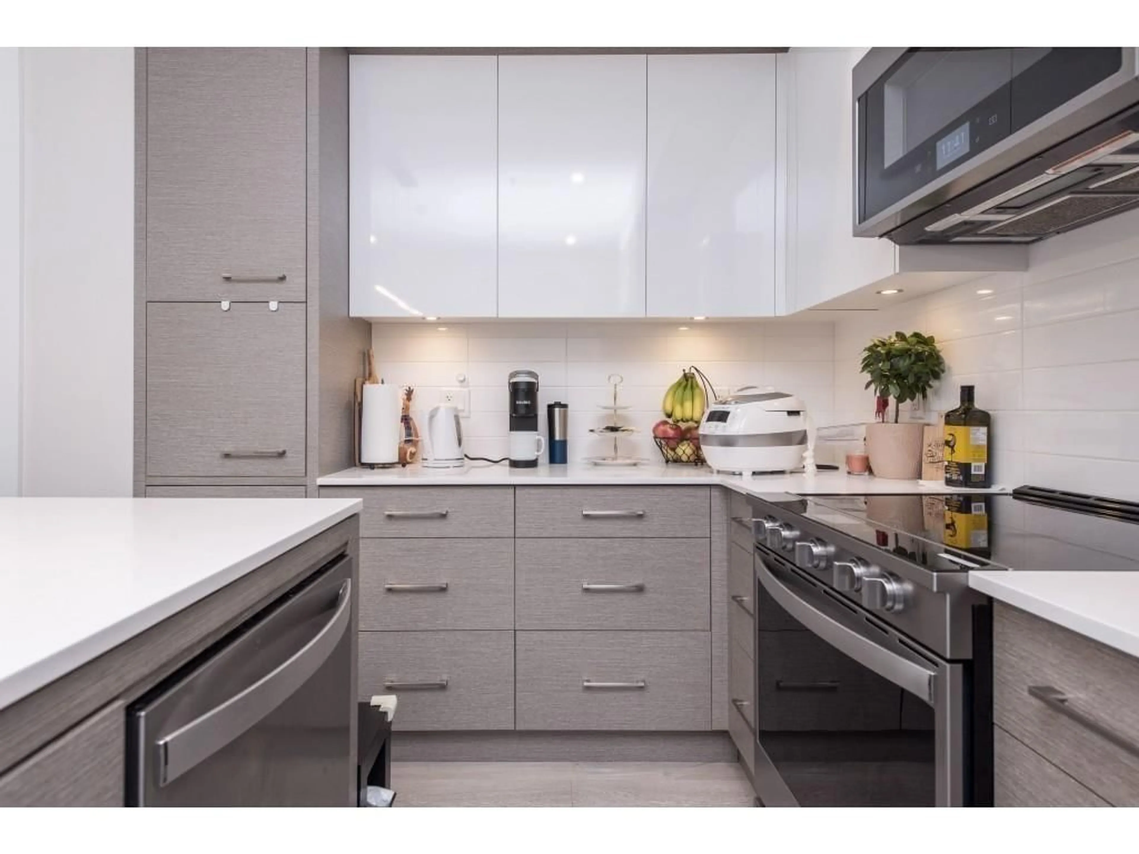 Contemporary kitchen, unknown for 310 - 45510 MARKET WAY, Chilliwack British Columbia V2R6E1