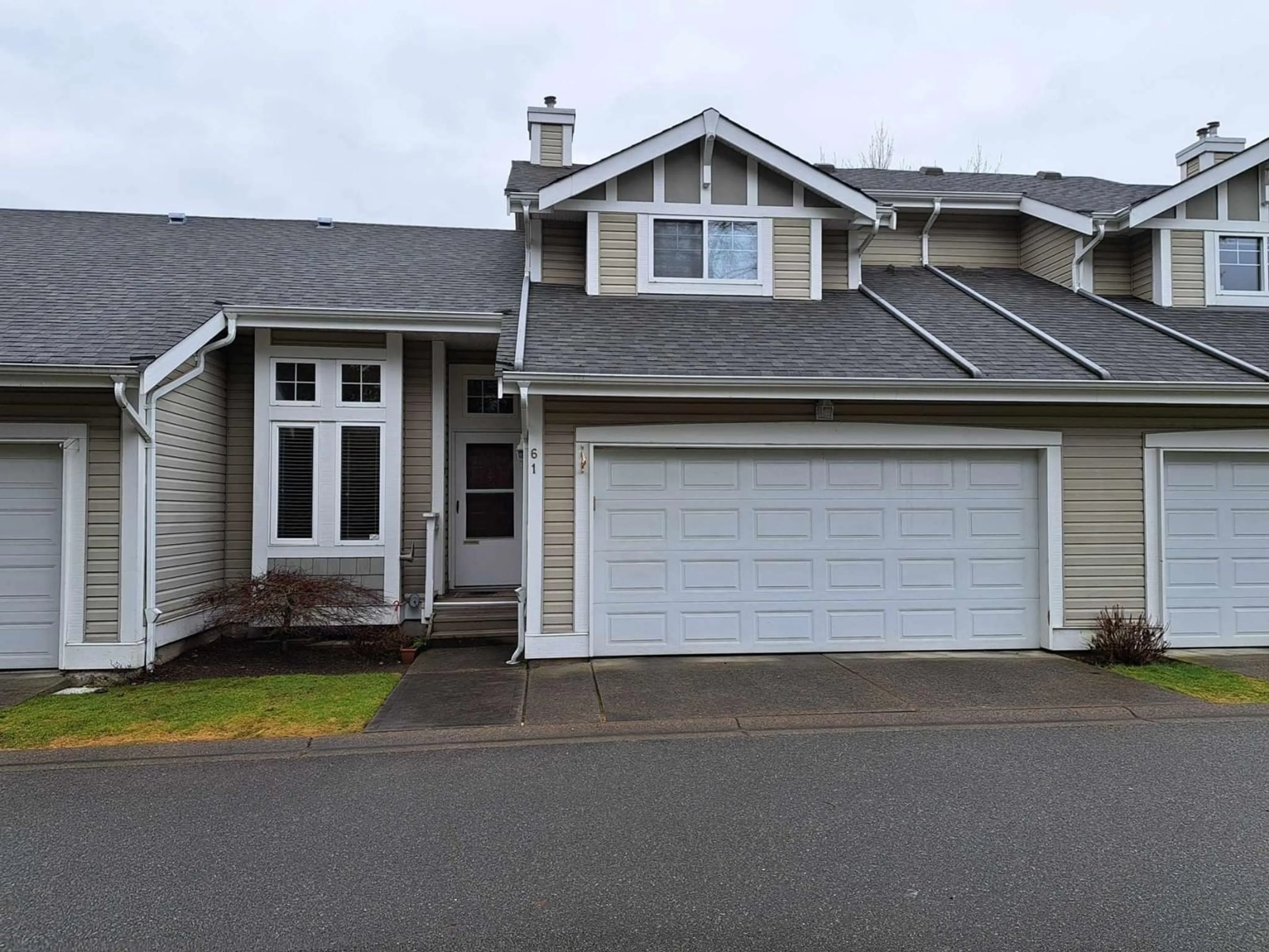 Home with vinyl exterior material, street for 61 20788 87 AVENUE, Langley British Columbia V1M3W7