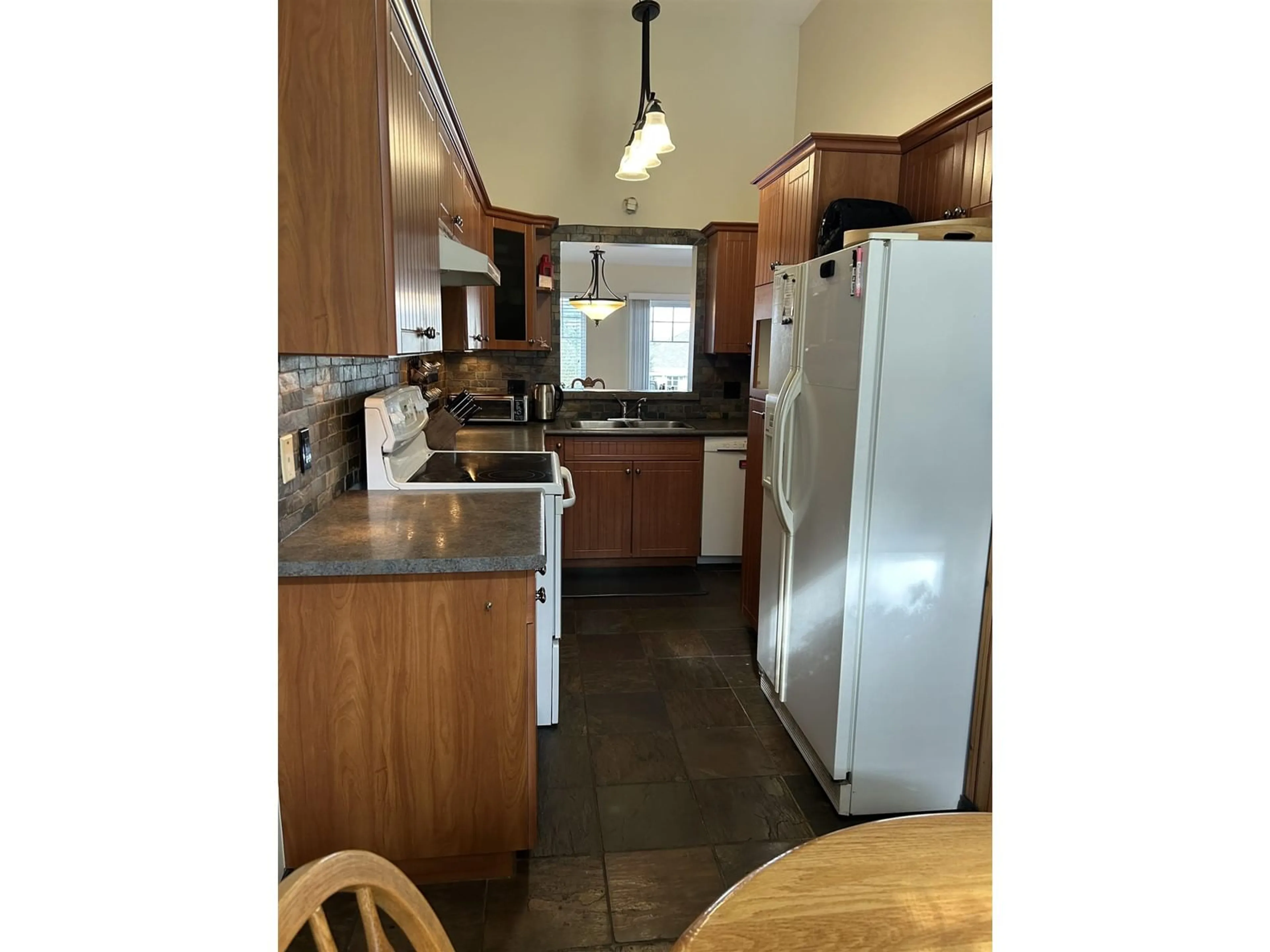 Standard kitchen, unknown for 61 20788 87 AVENUE, Langley British Columbia V1M3W7