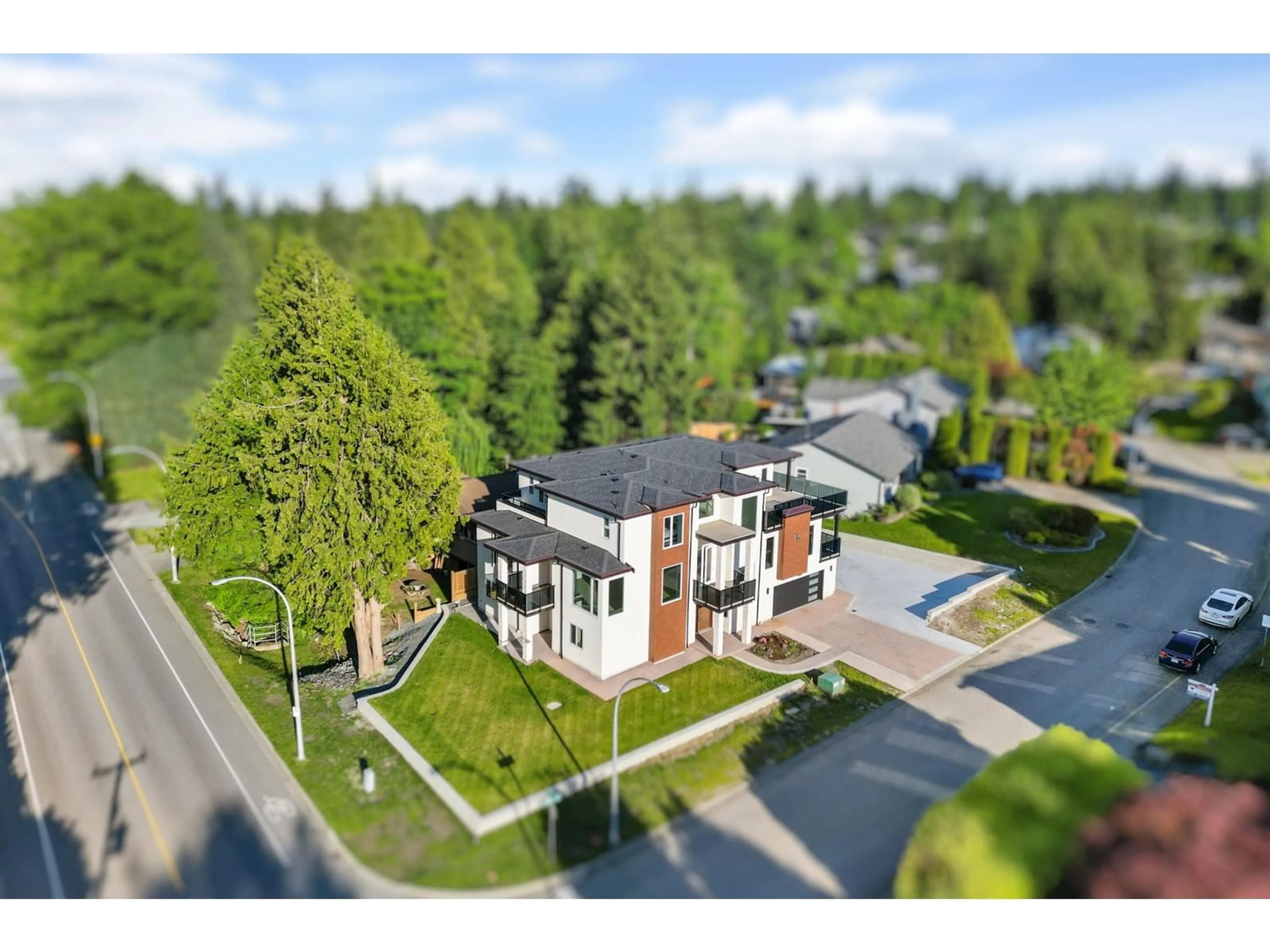 A pic from outside/outdoor area/front of a property/back of a property/a pic from drone, street for 20754 48 AVENUE, Langley British Columbia V3A3L8