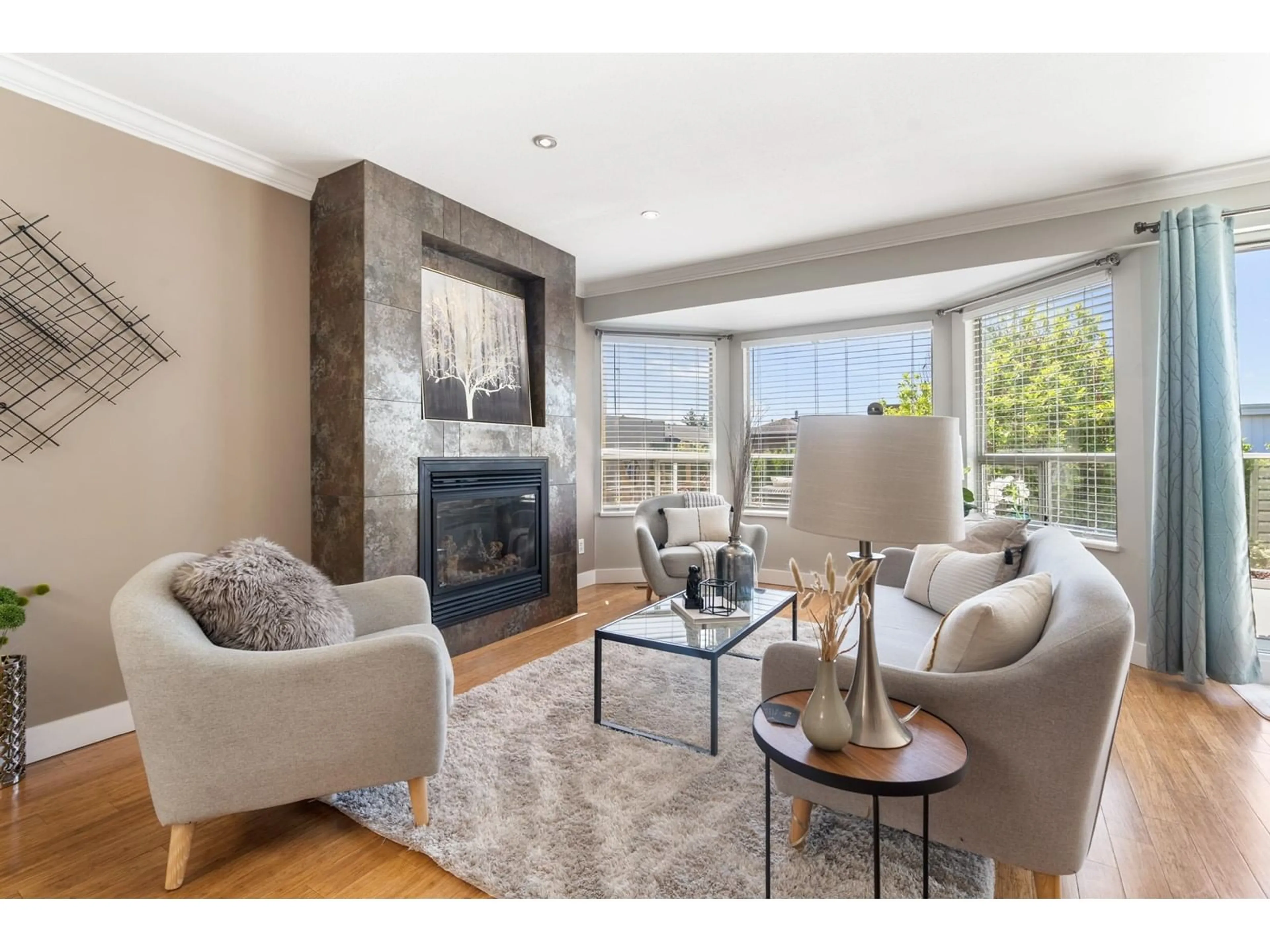 Living room with furniture, wood/laminate floor for 14772 GOGGS AVENUE, White Rock British Columbia V4B2N2