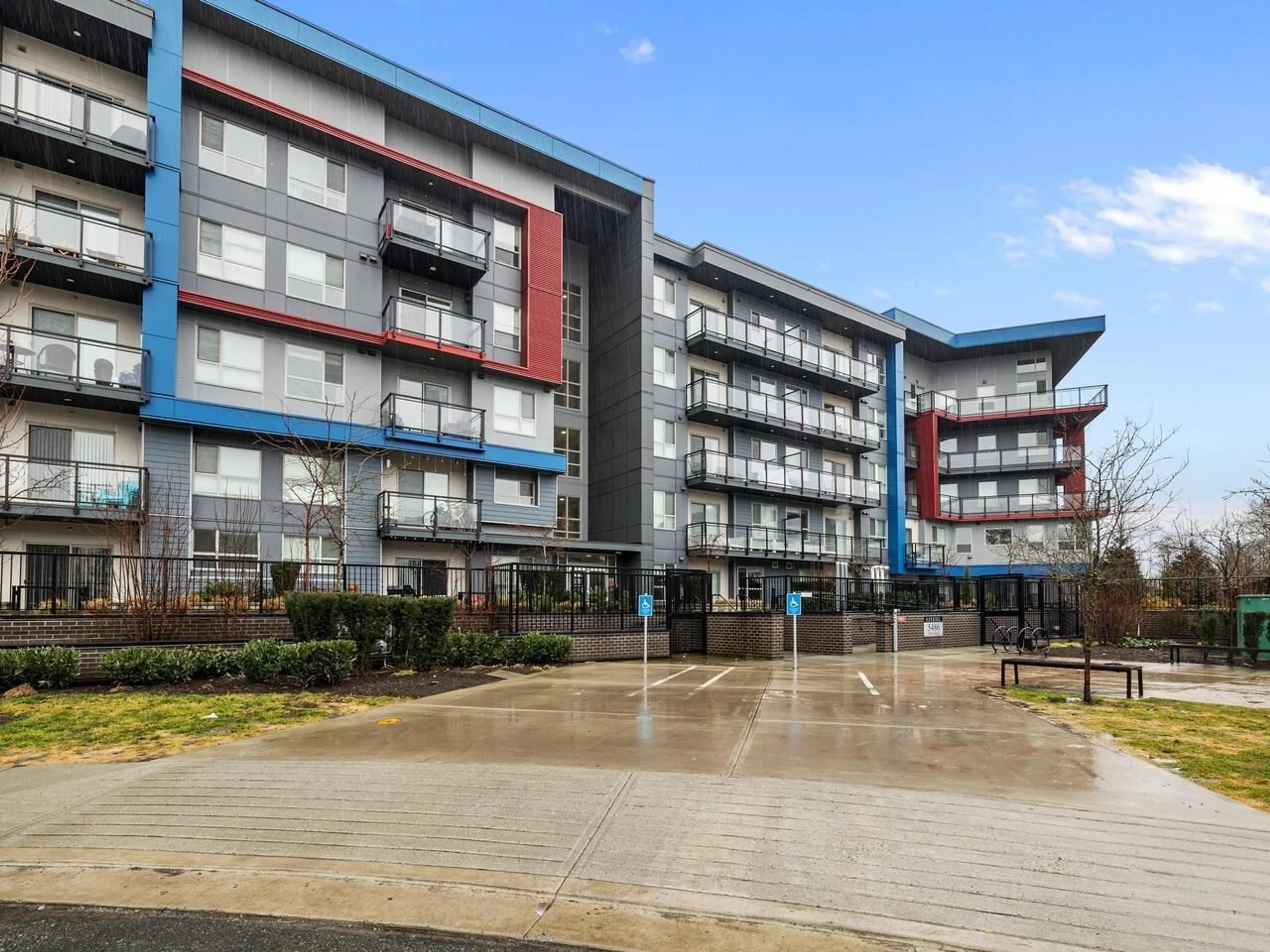 A pic from outside/outdoor area/front of a property/back of a property/a pic from drone, building for 116 - 5486 199A, Langley British Columbia V3A0N6
