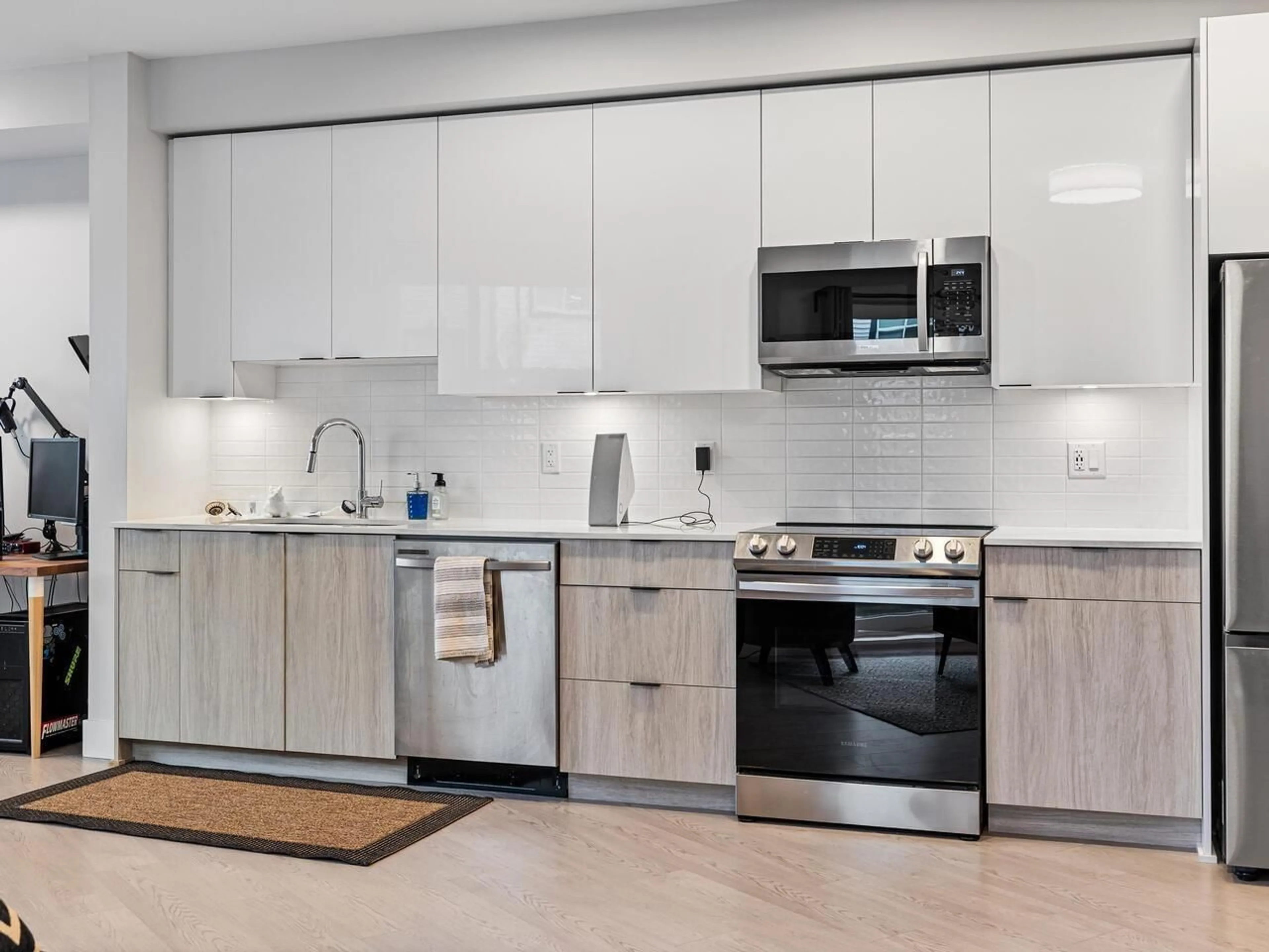 Standard kitchen, unknown for 116 - 5486 199A, Langley British Columbia V3A0N6