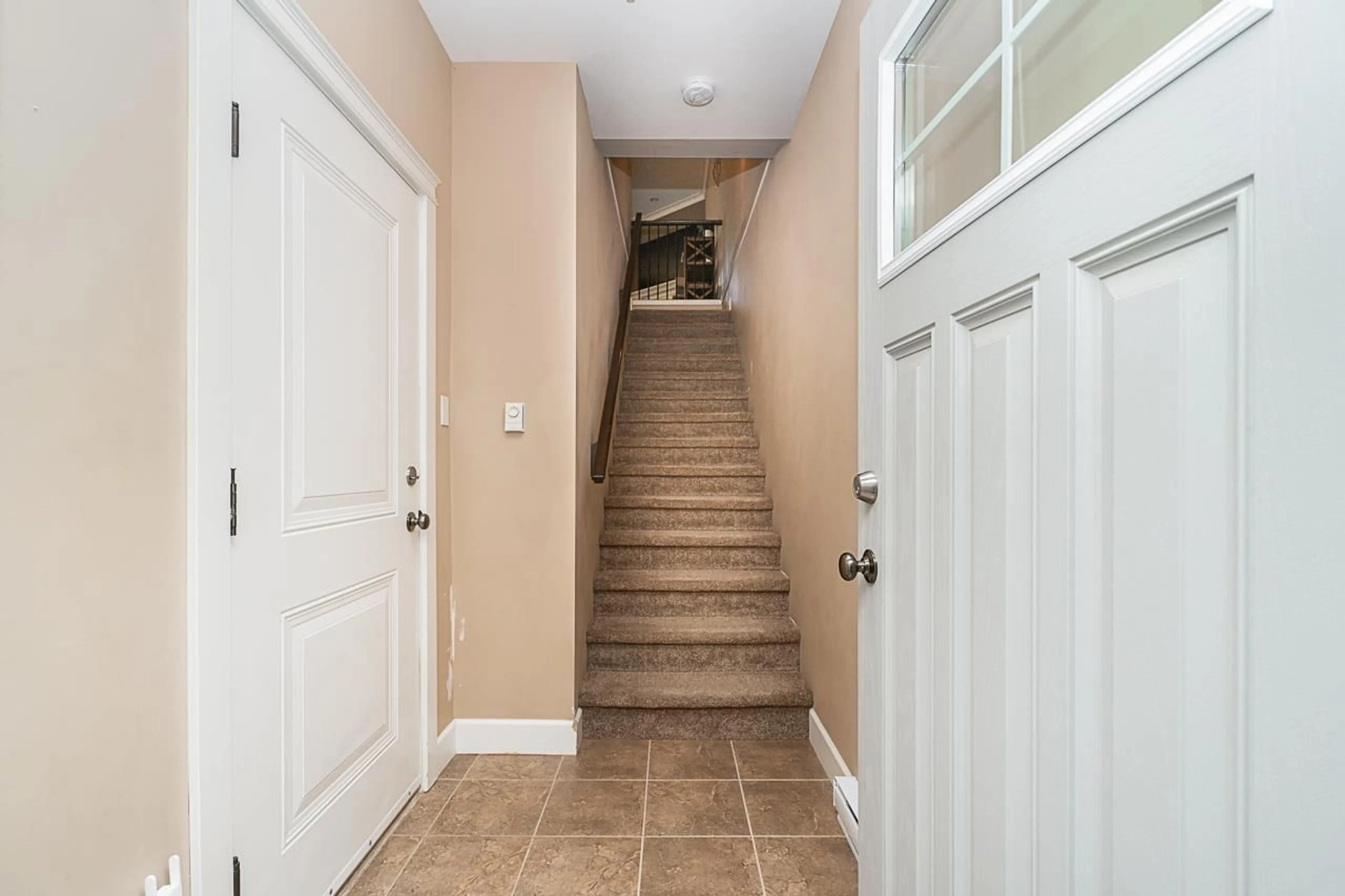 Indoor entryway for 6 45290 SOOWAHLIE CRESCENT|Garrison Cros, Sardis British Columbia V2R0S6