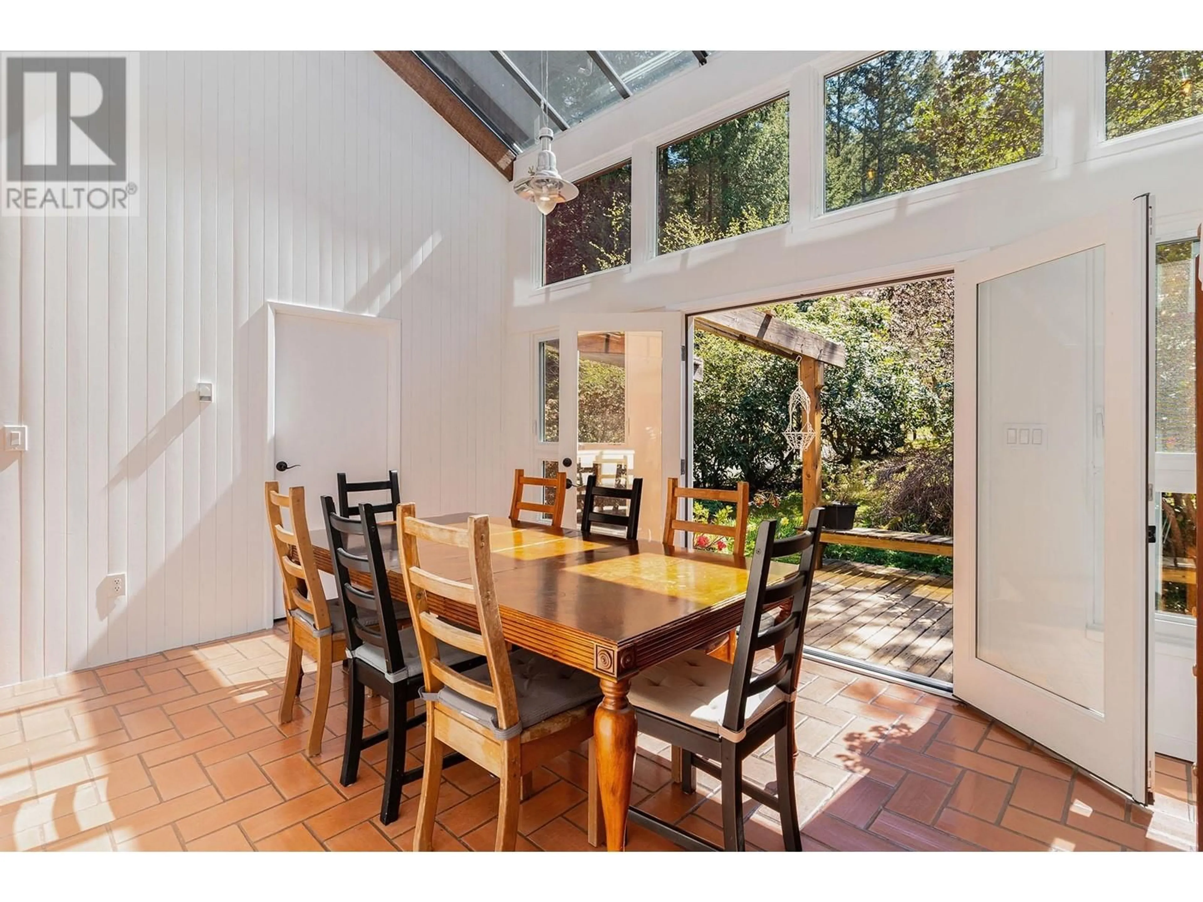 Dining room, ceramic/tile floor for 775 CARTER ROAD, Bowen Island British Columbia V0N1G1