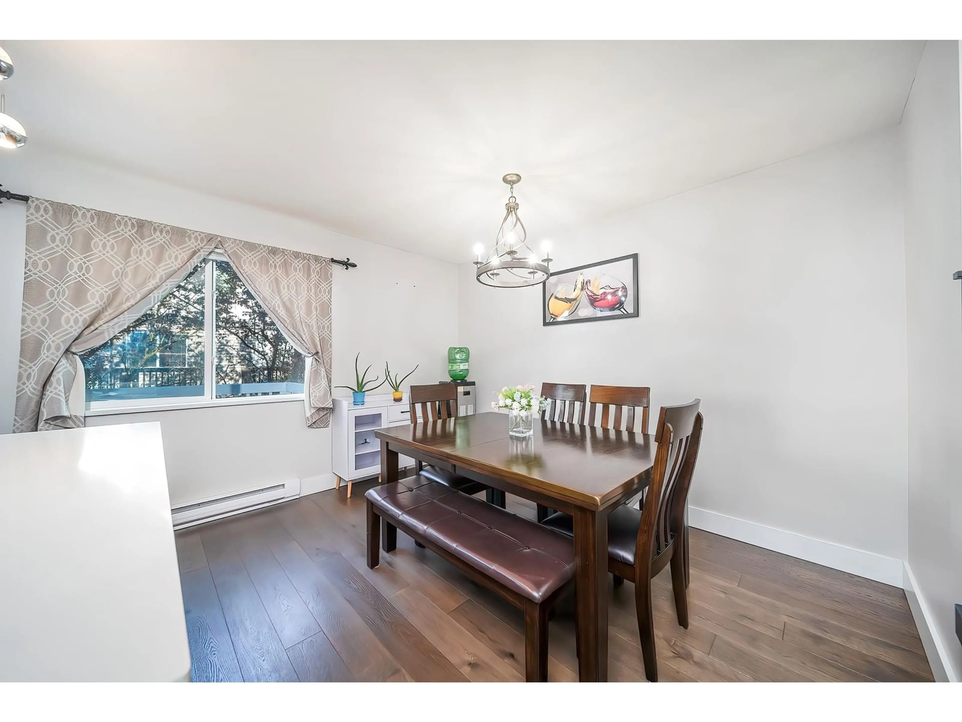 Dining room, wood/laminate floor for 87 - 16233 83, Surrey British Columbia V4N0Z3