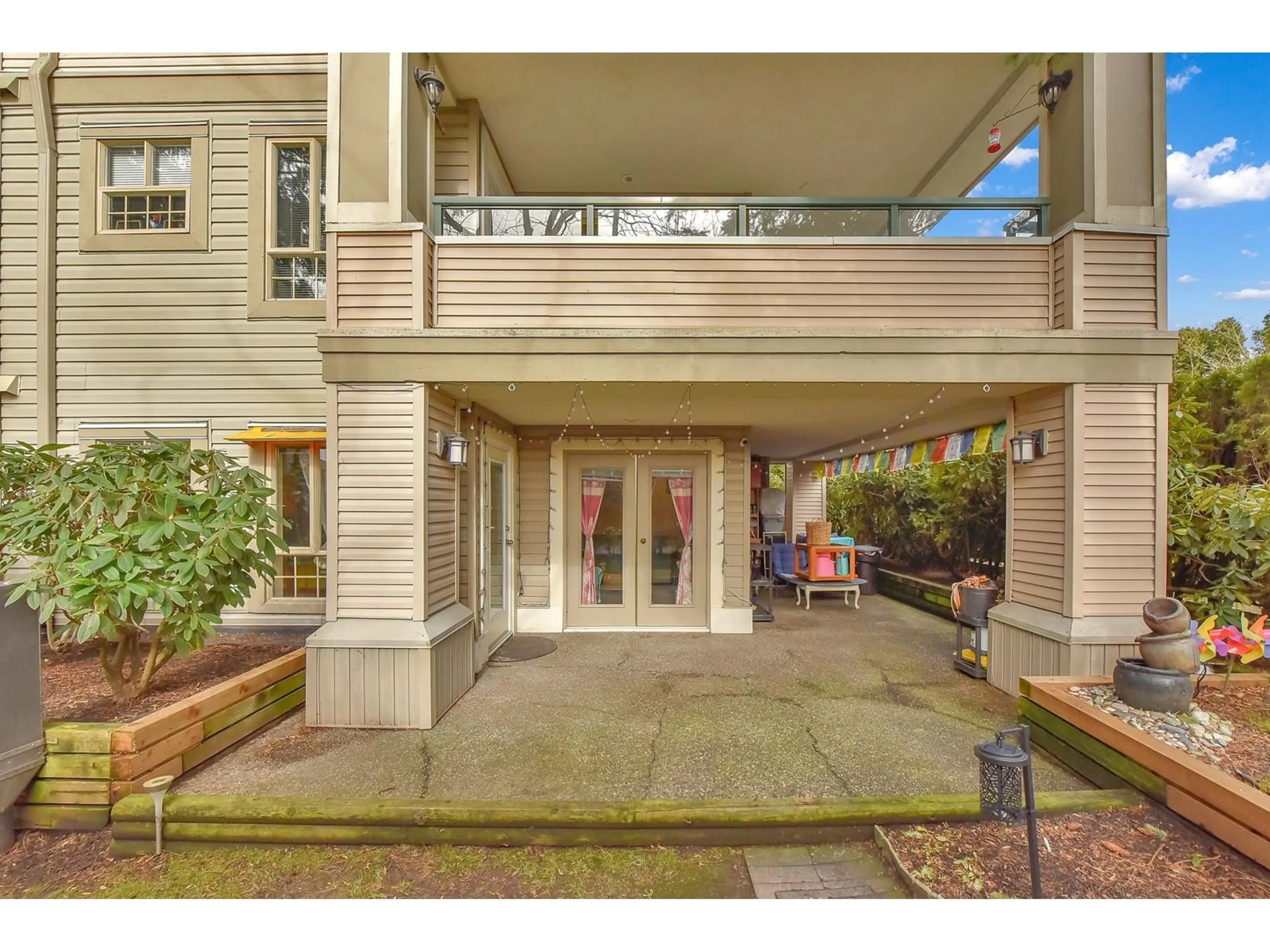 Indoor foyer for 114 - 22025 48, Langley British Columbia V3A8L2