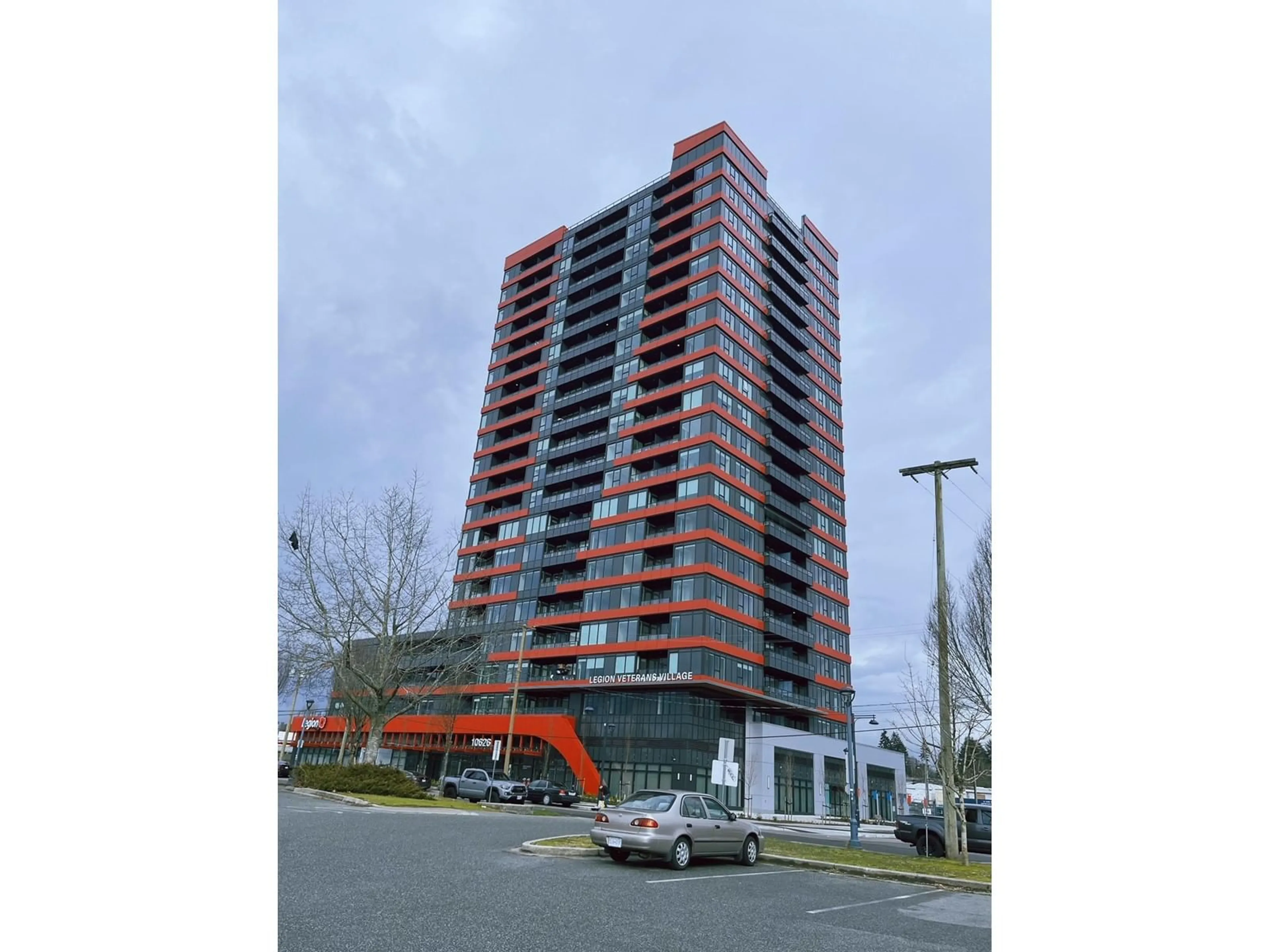 Standard kitchen, wood/laminate floor for 1012 - 10626 CITY, Surrey British Columbia V3T0S3