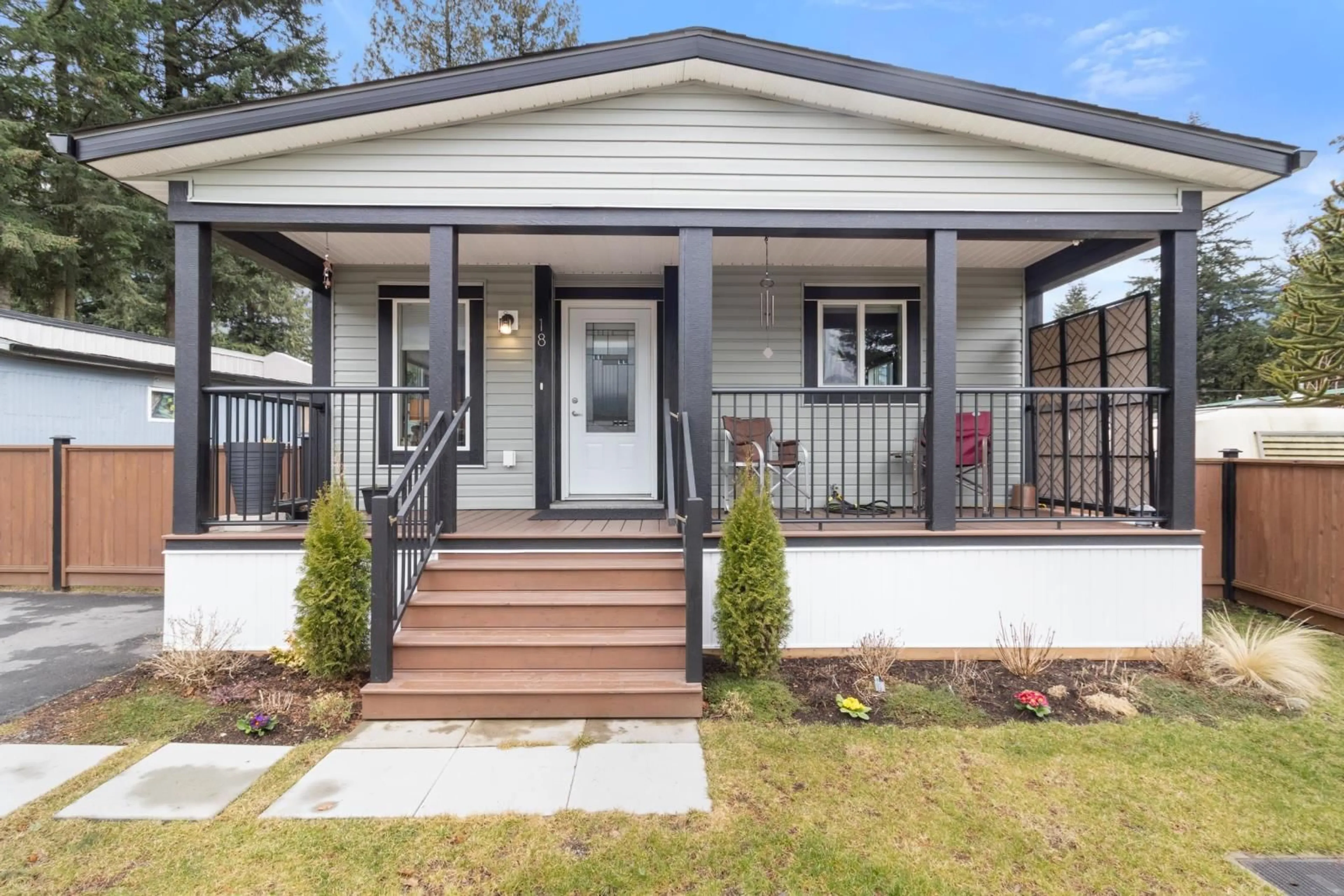 Home with vinyl exterior material, street for 18 - 63071 FLOOD HOPE ROAD, Hope British Columbia V0X1L2