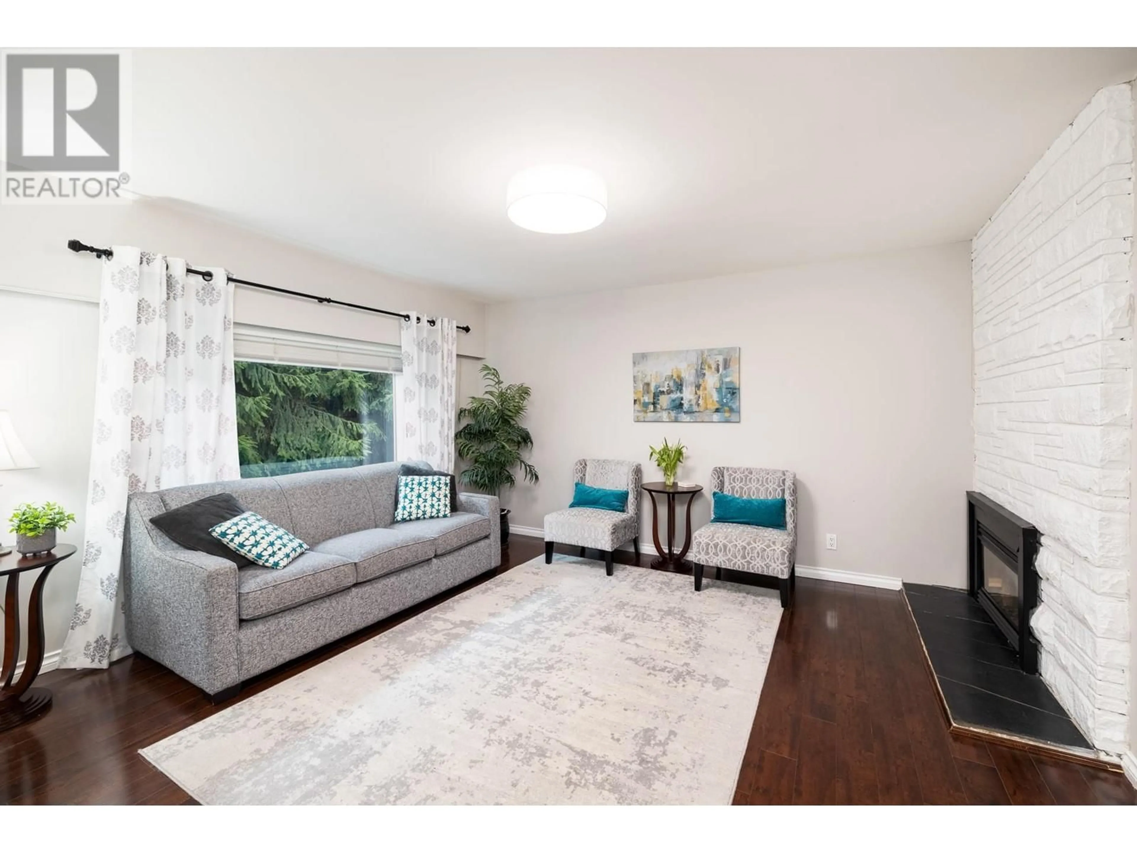 Living room with furniture, wood/laminate floor for 4233 CAPILANO ROAD, North Vancouver British Columbia V7R4J6