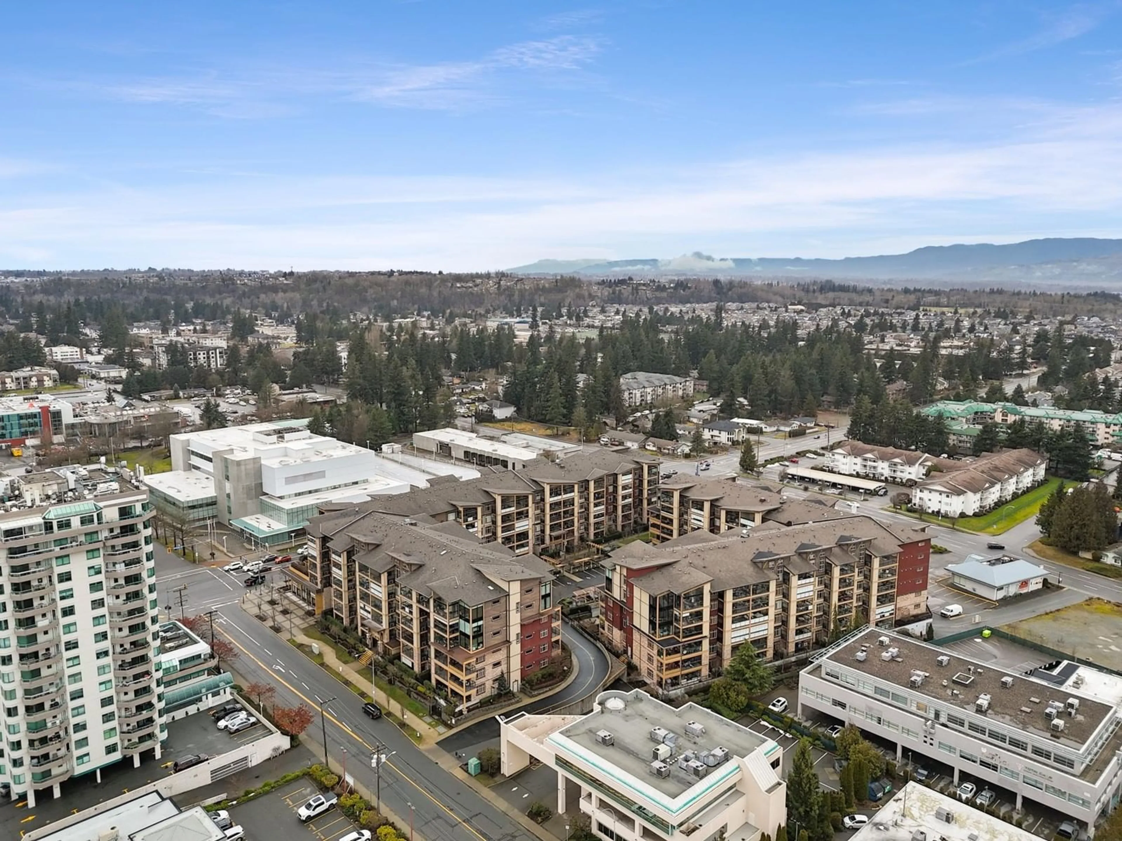 A pic from outside/outdoor area/front of a property/back of a property/a pic from drone, mountain view for 522 2860 TRETHEWEY STREET, Abbotsford British Columbia V2T0G5