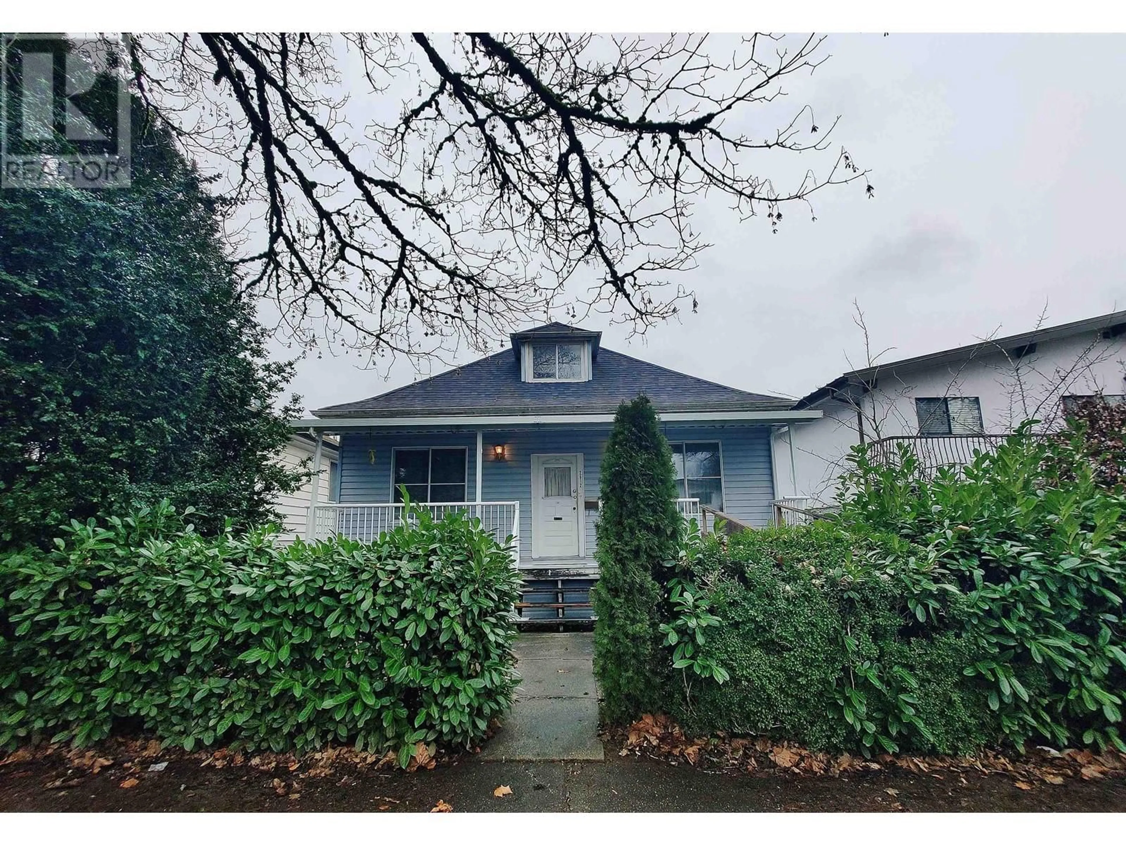 A pic from outside/outdoor area/front of a property/back of a property/a pic from drone, street for 2612 DUKE STREET, Vancouver British Columbia V5R4S9