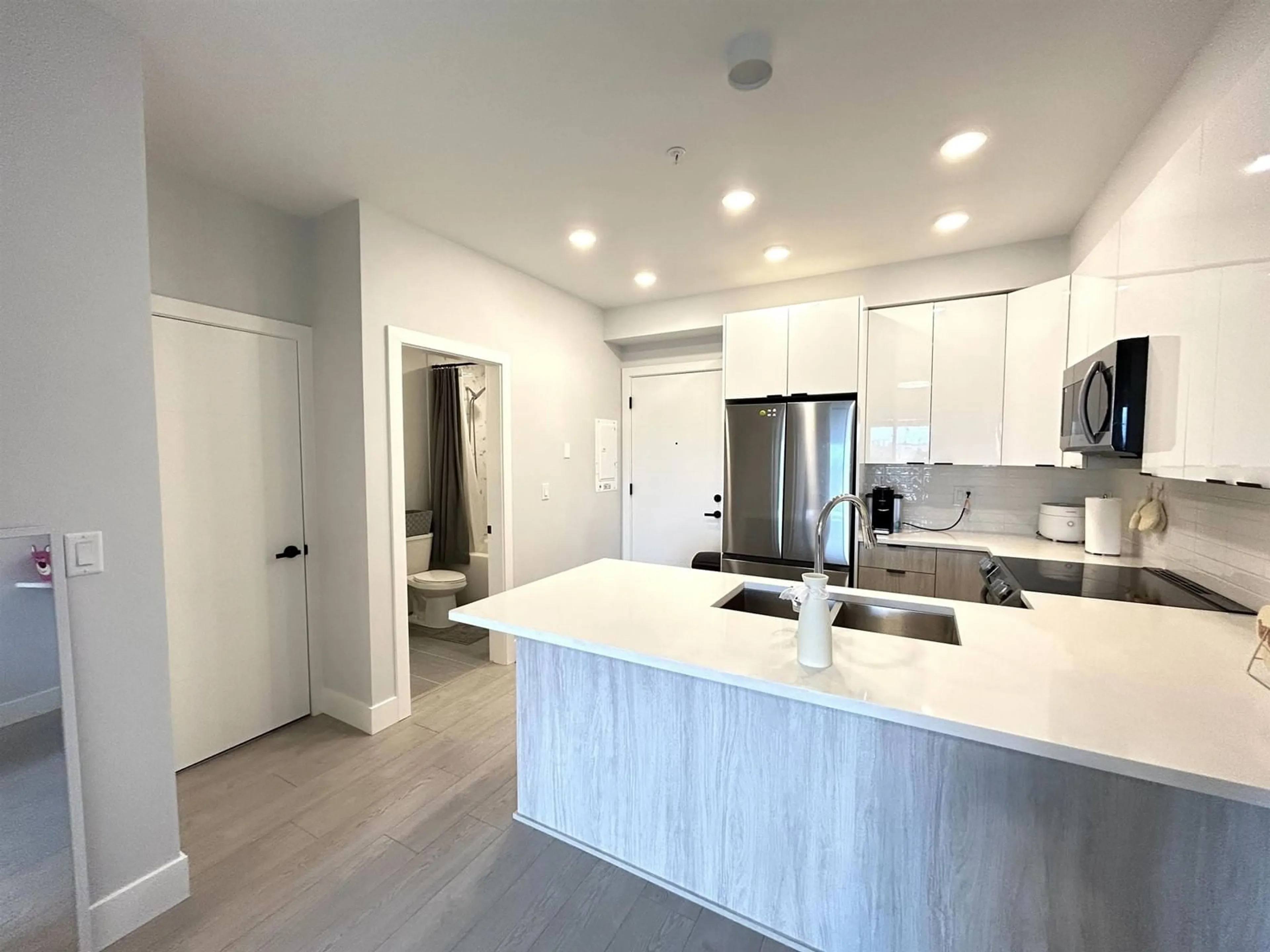 Open concept kitchen, unknown for 223 - 20360 LOGAN, Langley British Columbia V3A0P5
