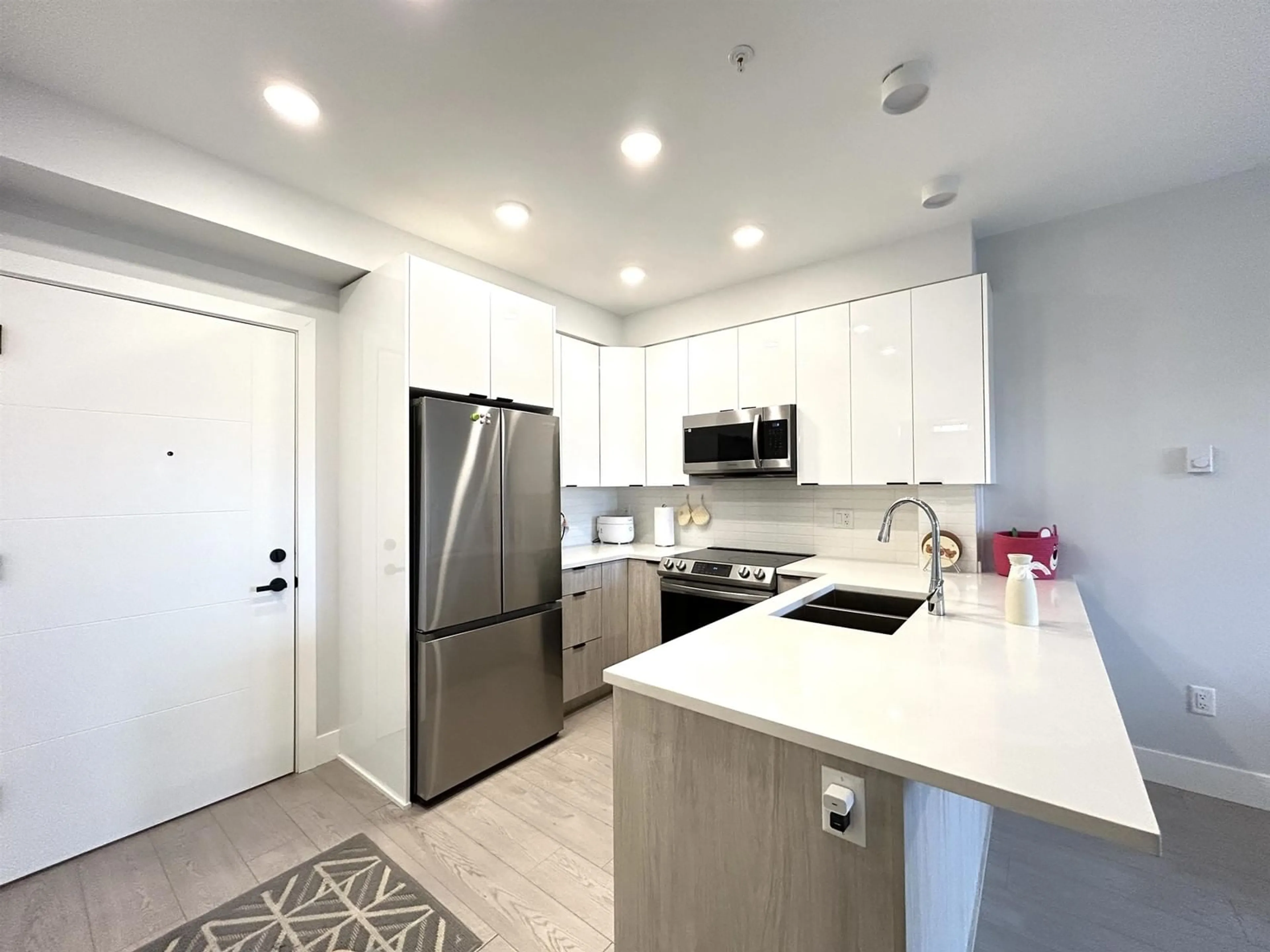 Open concept kitchen, unknown for 223 - 20360 LOGAN, Langley British Columbia V3A0P5